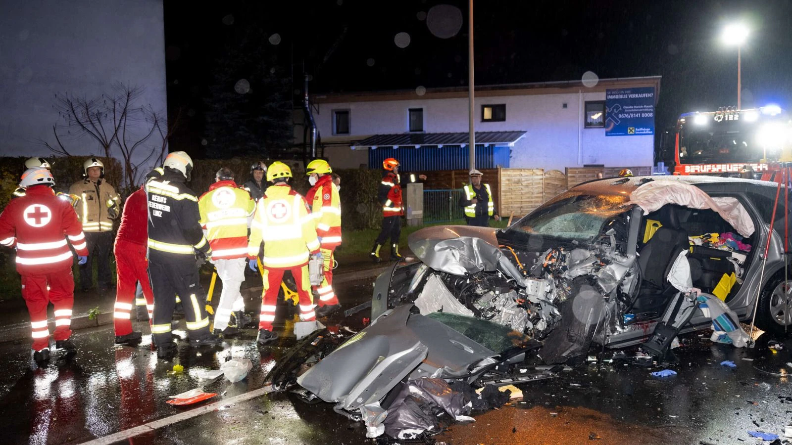 Das völlig zerstörte Wrack in Linz.