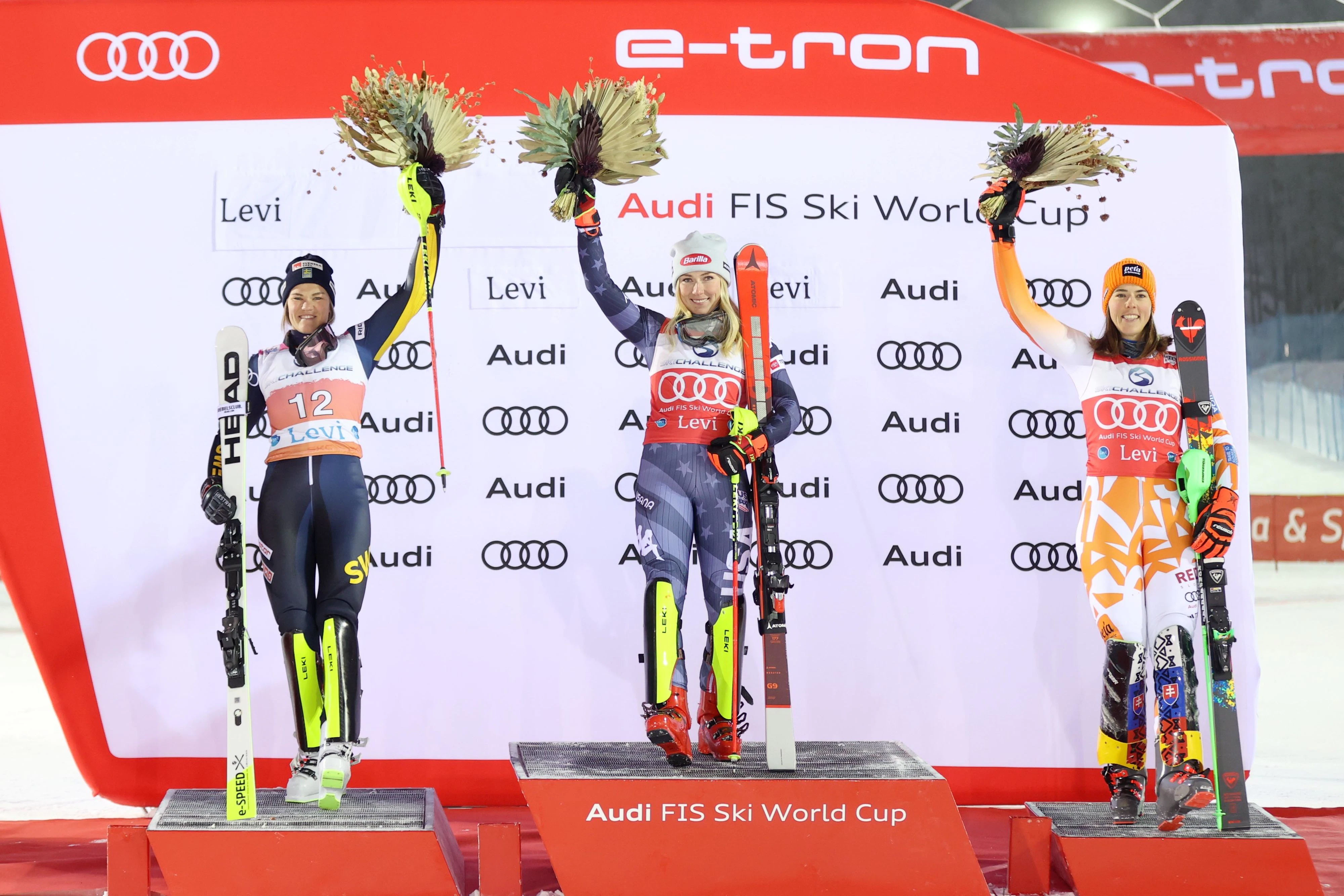 Mikaela Shiffrin holt sich den Slalomsieg.