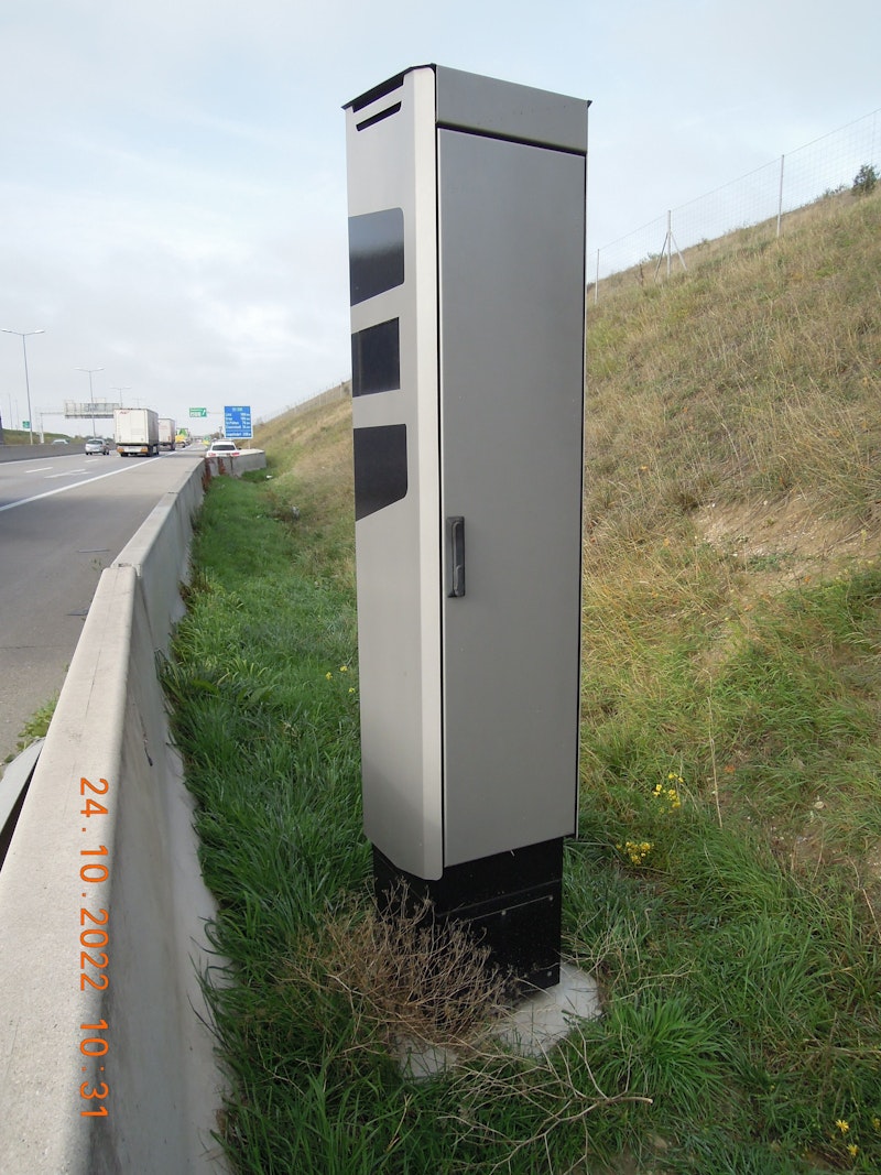 Diese Radarkästen wurden im Herbst 2022 bei der A1 in Asten installiert.