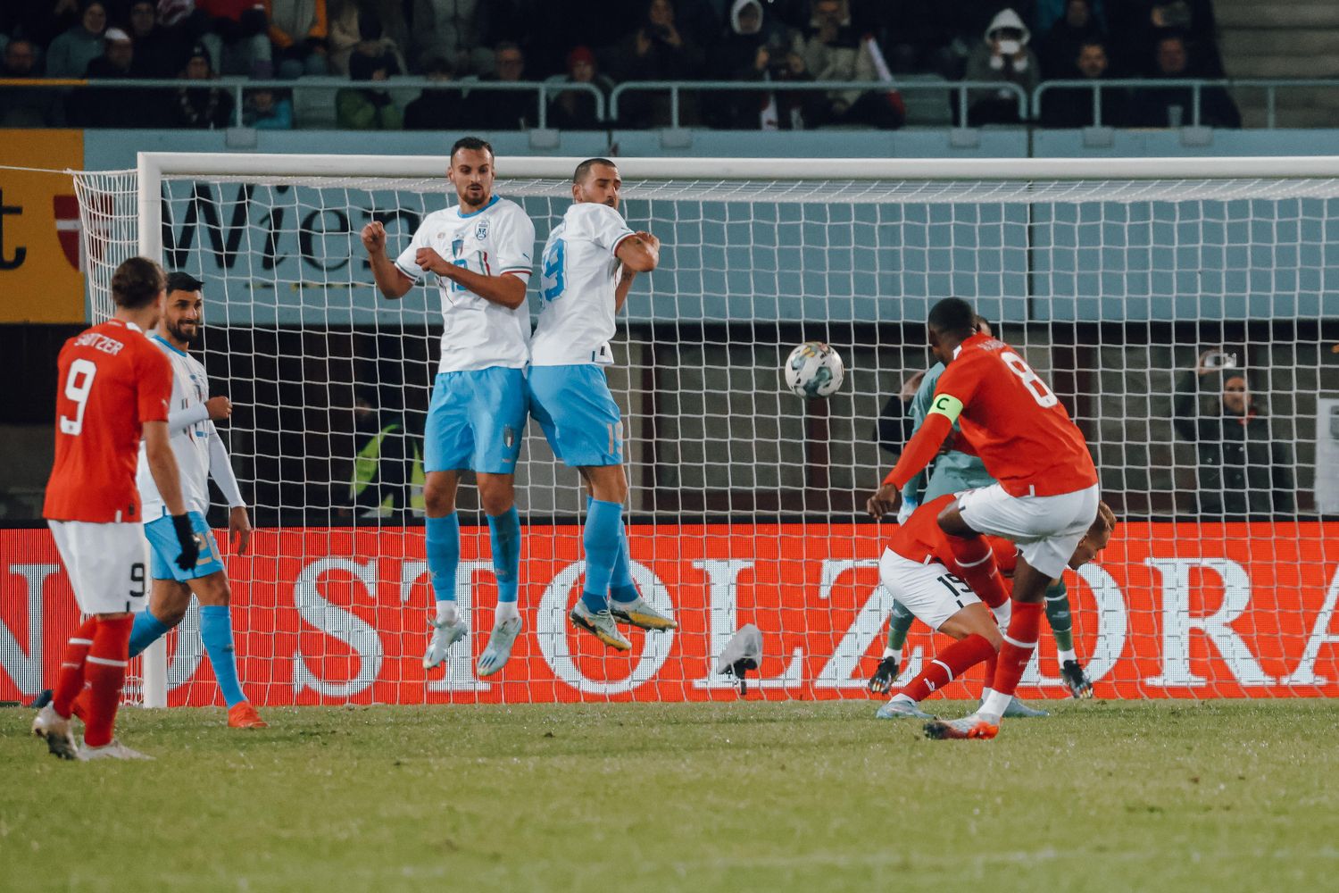 David Alaba schießt Österreich gegen Italien zum Sieg.