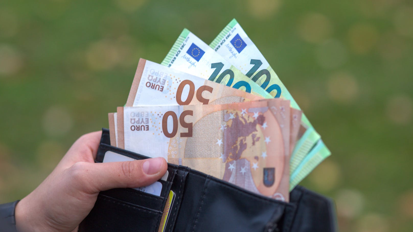 600 Euro extra – so kriegst du jedes Monat deinen Bonus