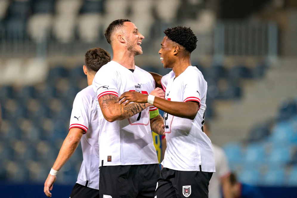 Marko Arnautovic und Junior Adamu.