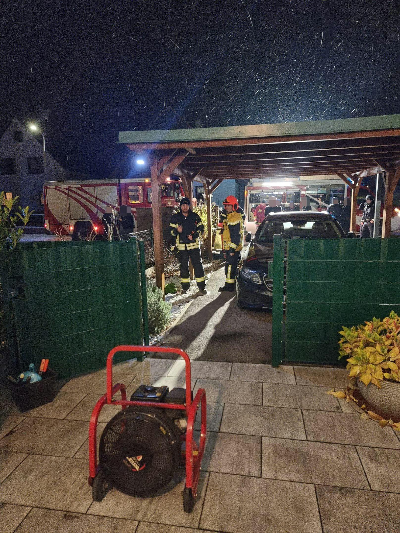 Die Feuerwehr Gerasdorf stand im Einsatz und belüftete das Wohnhaus.