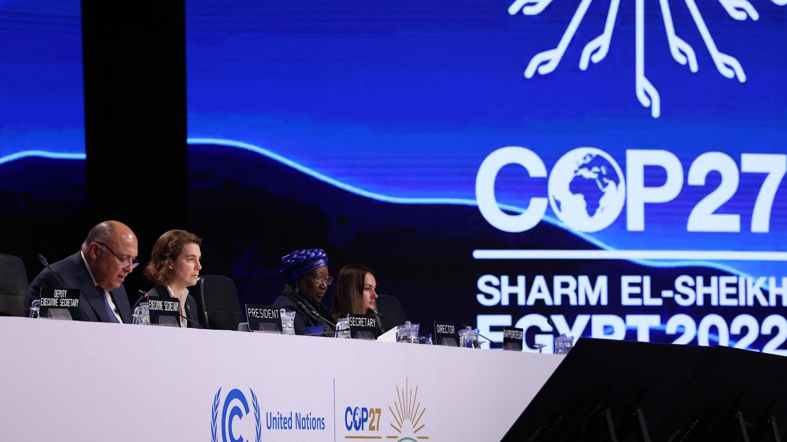 Ägyptens Außenminister Sameh Shukri (links) leitete die UN-Klimakonferenz in Sharm el-Sheikh.