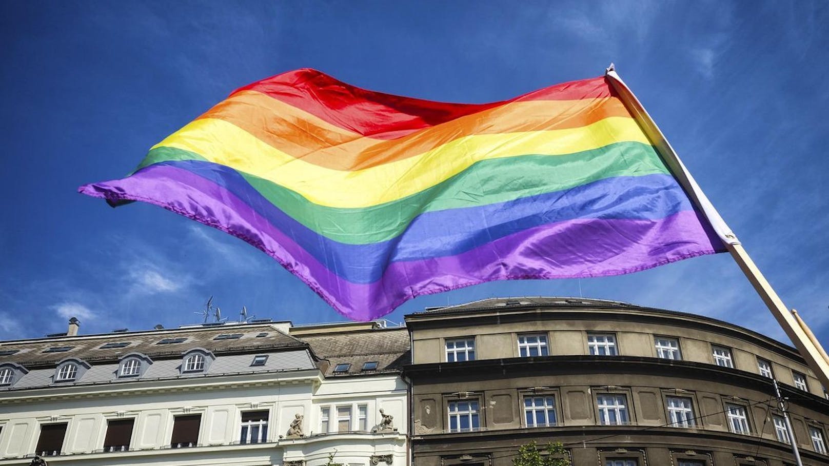 Wien nennt sich gern "Regenbogenhauptstadt" - doch Wien sei Schlusslicht im Schutz für die "Regenbogen-Community", monieren nun hingegen Kritiker.