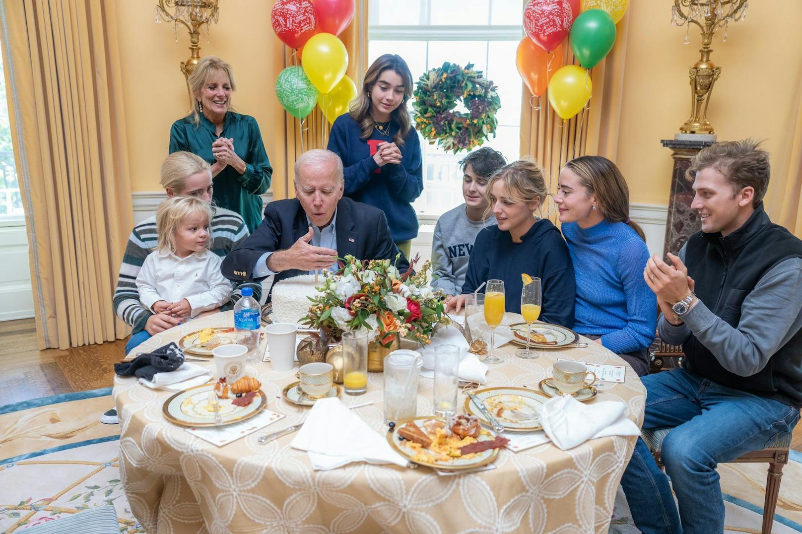 Joe Biden feiert 80er bei Familienbrunch mit Ham & Eggs
