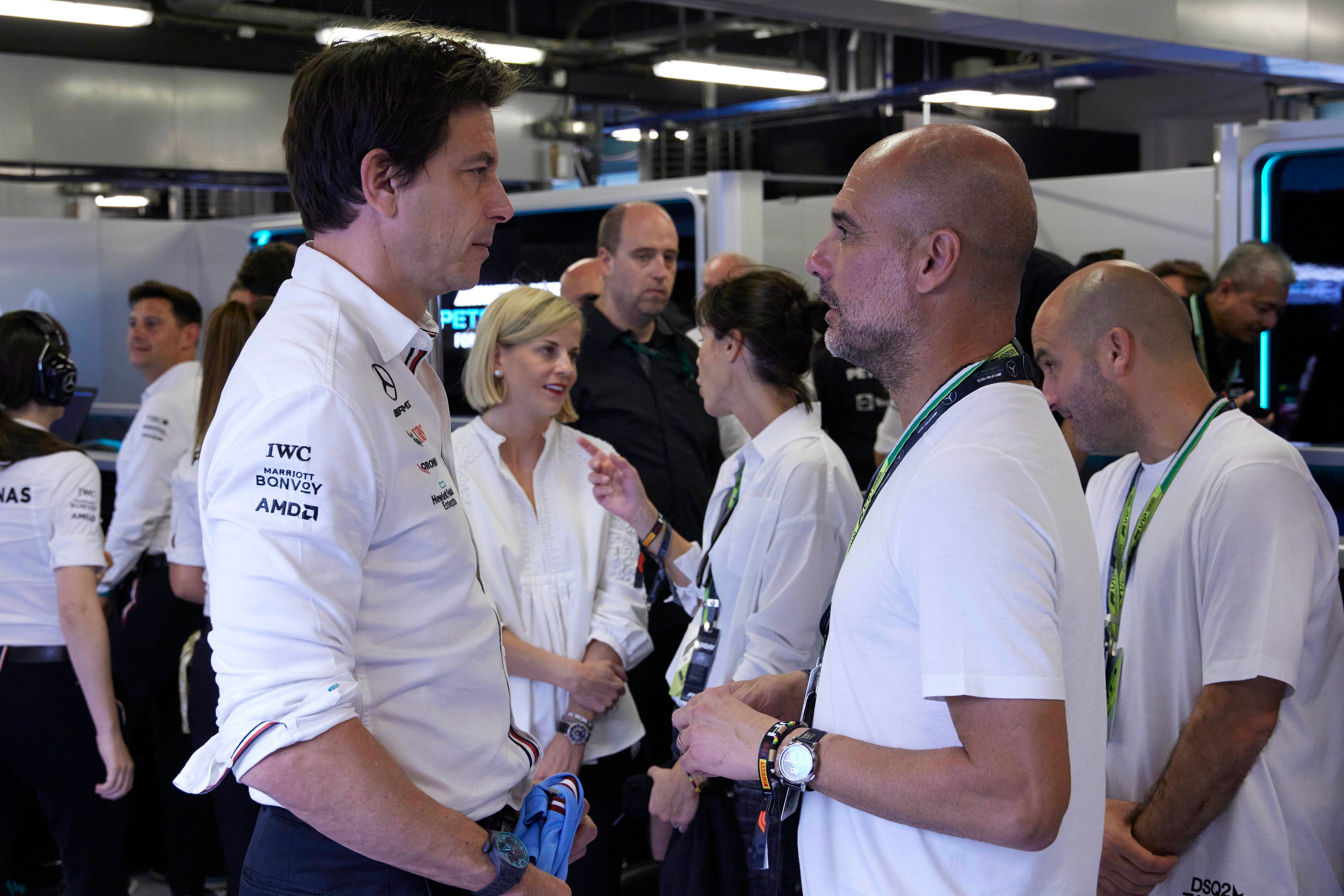 Toto Wolff in der Mercedes-Box mit Pep Guardiola