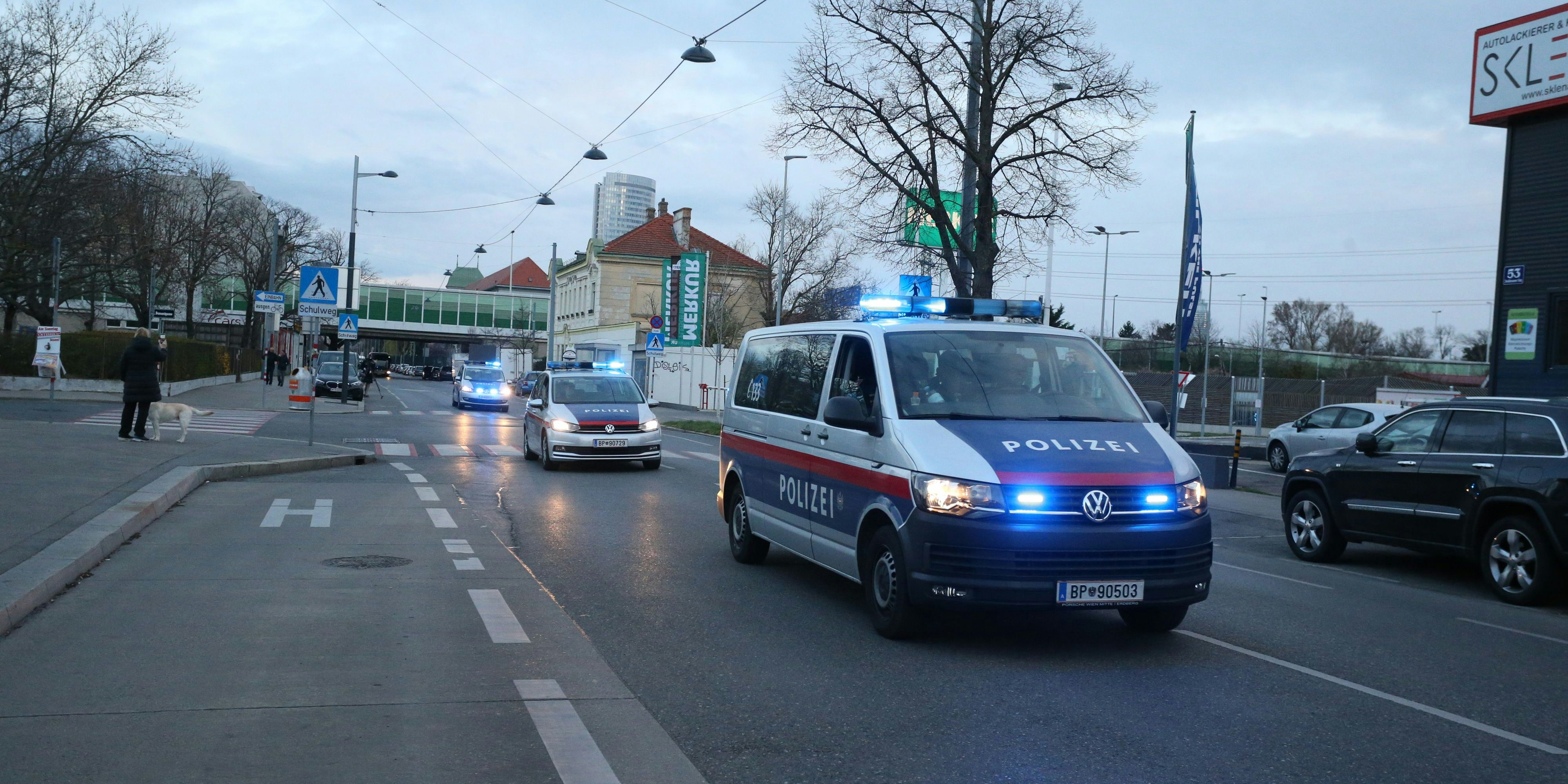 Die Polizei sprach ein Betretungs- und Annäherungsverbot aus.