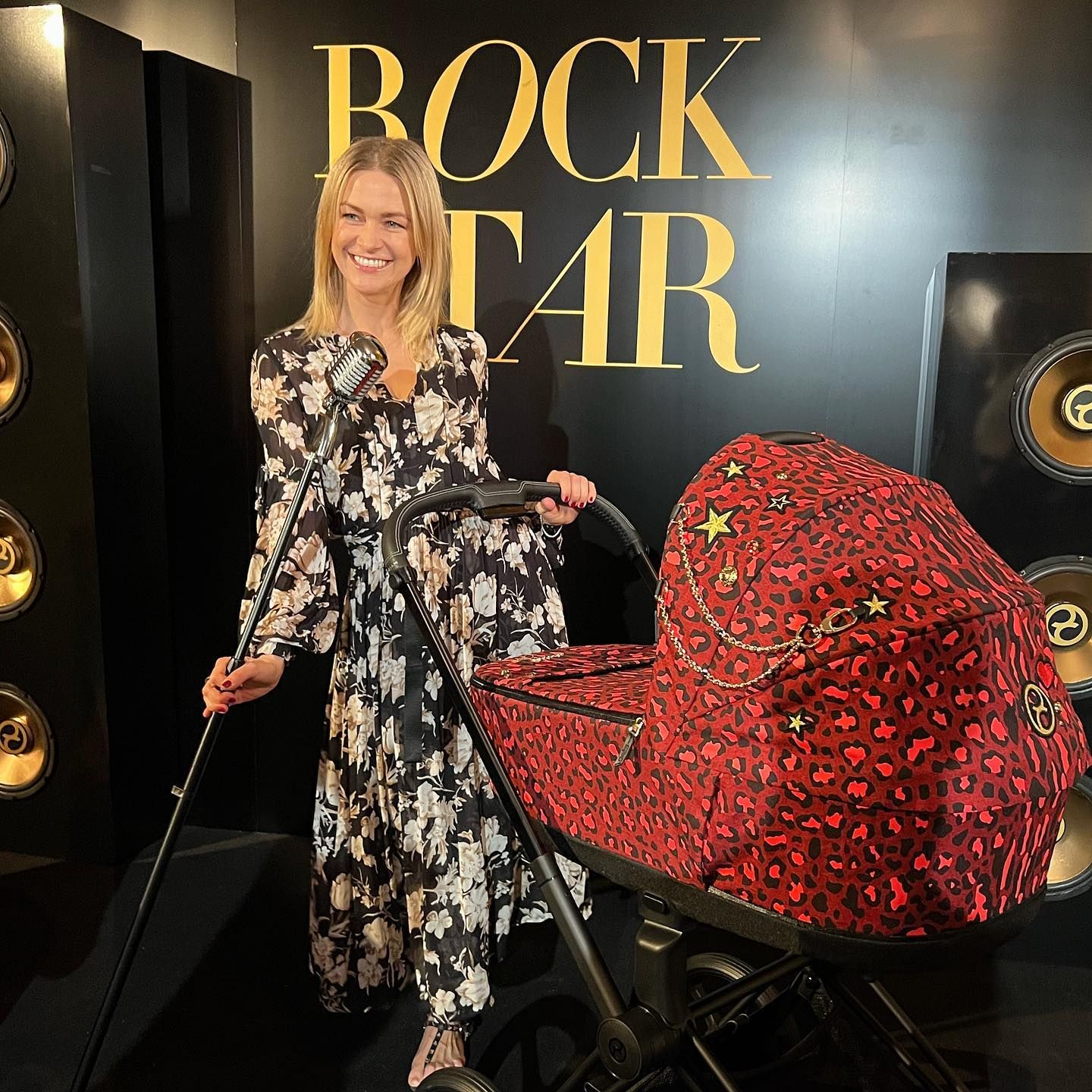 <strong>Linda Hesse</strong>: Auf Instagram übt sie bereits fleißig die Ausfahrt mit dem Kinderwagen.