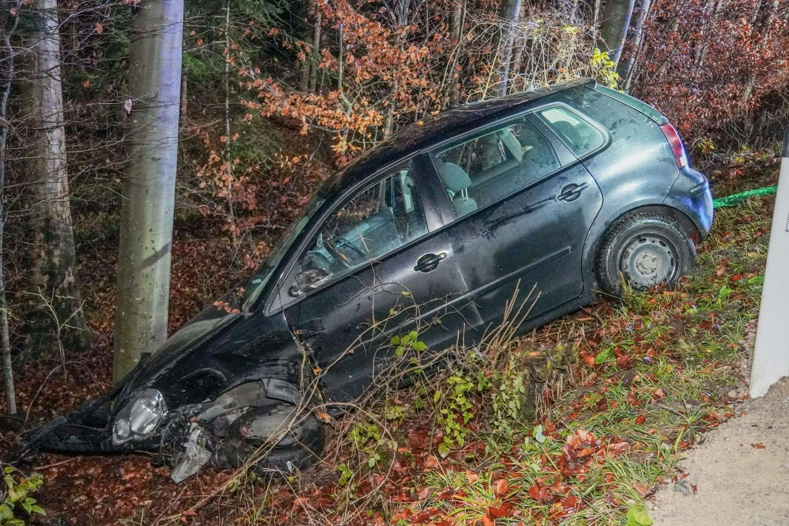 19-Jährige krachte mit Auto gegen Baum