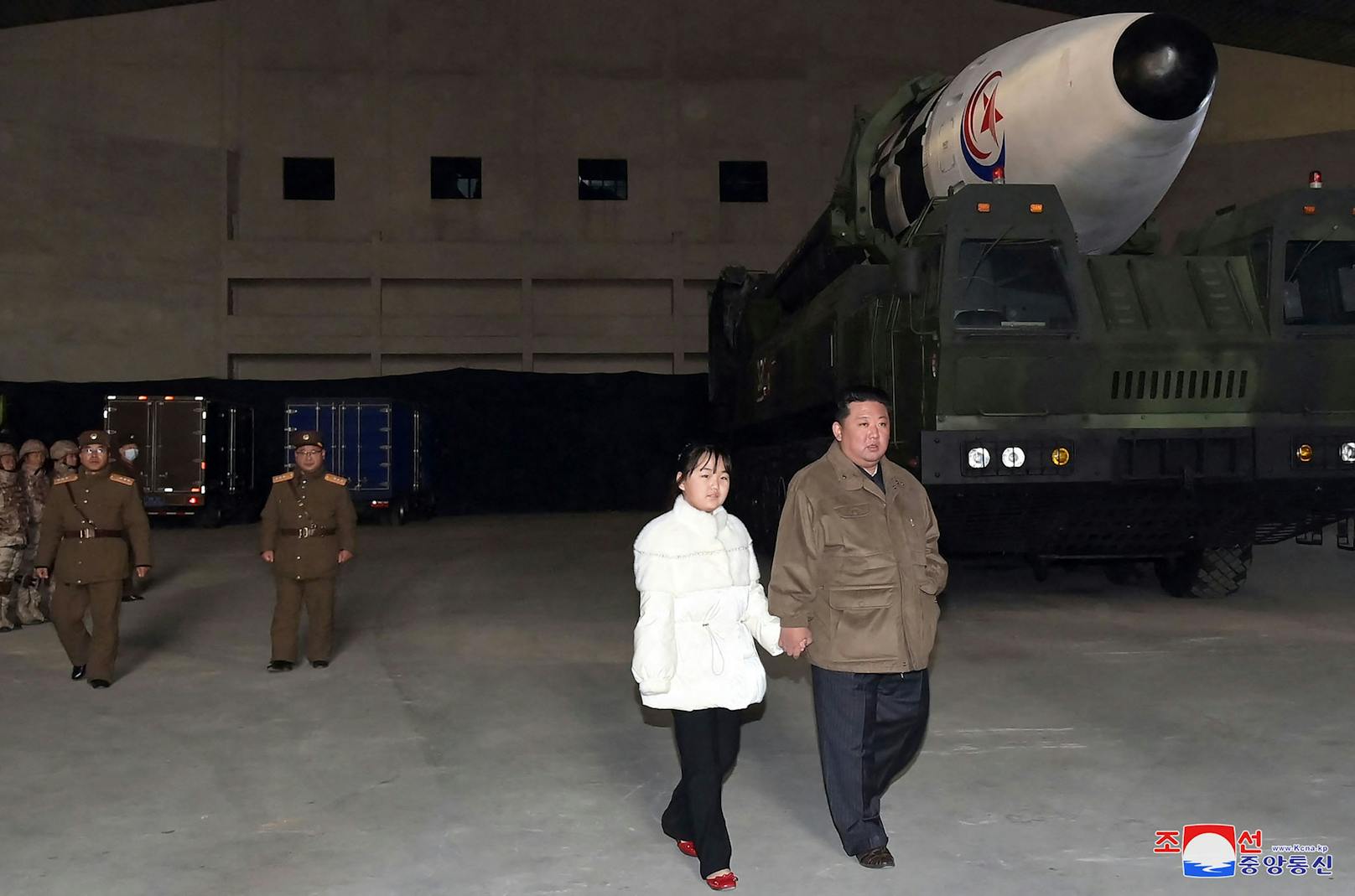 Am Wochenende zeigte Kim Jong-un seine Tochter.