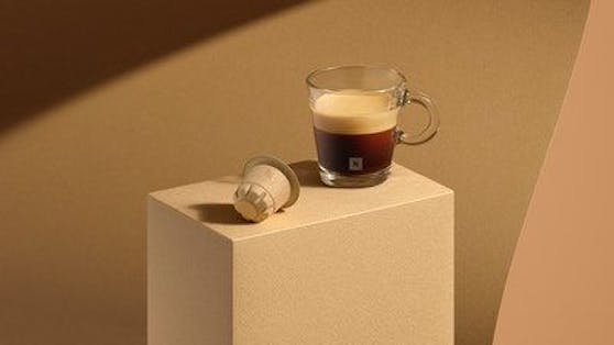 Nach drei Jahren Forschungs- und Entwicklungsarbeit bringt Nespresso heimkompostierbare Kaffeekapseln auf Papierbasis auf den Markt.