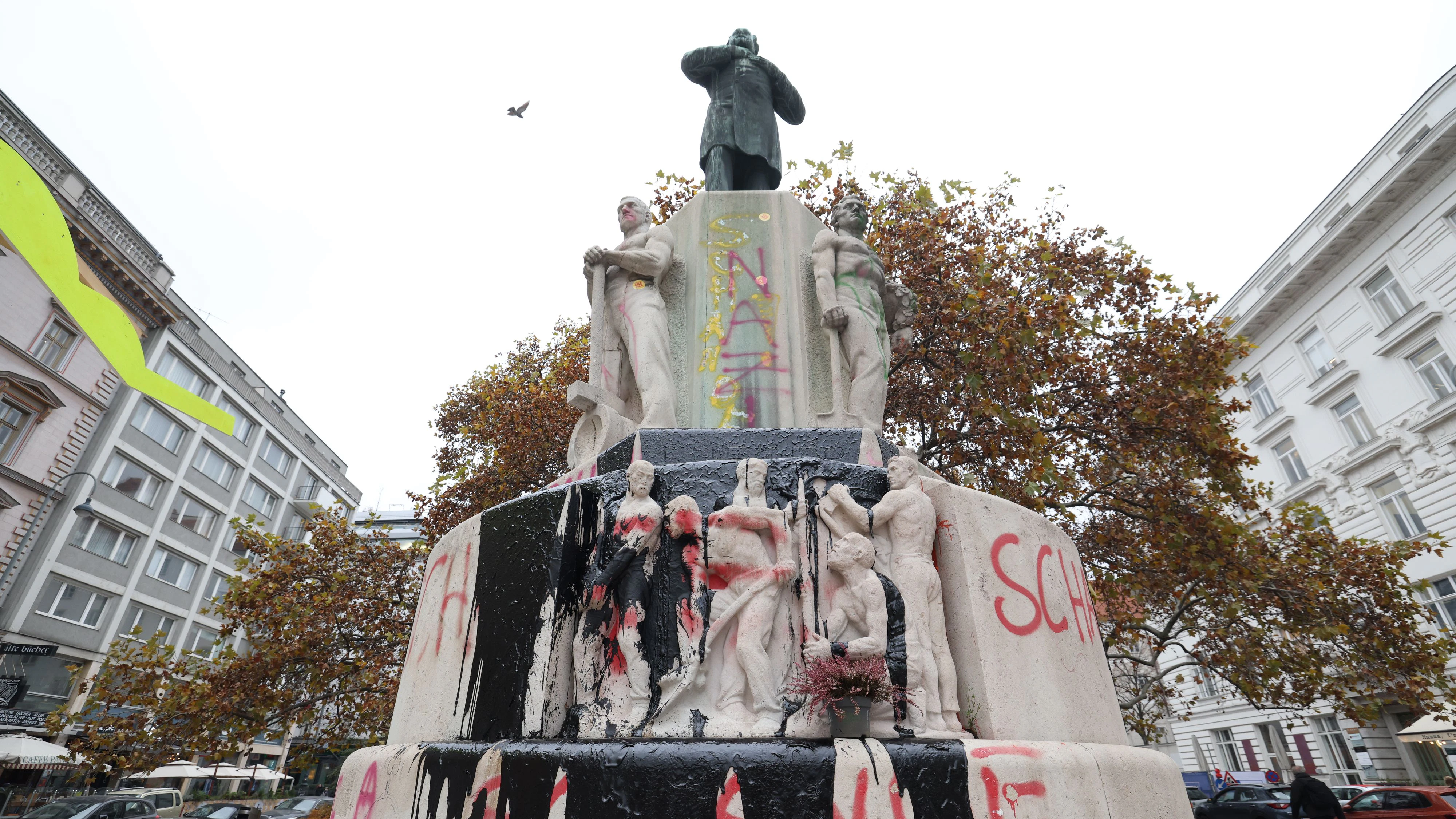 Das umstrittene Denkmal war immer wieder Ziel von Vandalismus.