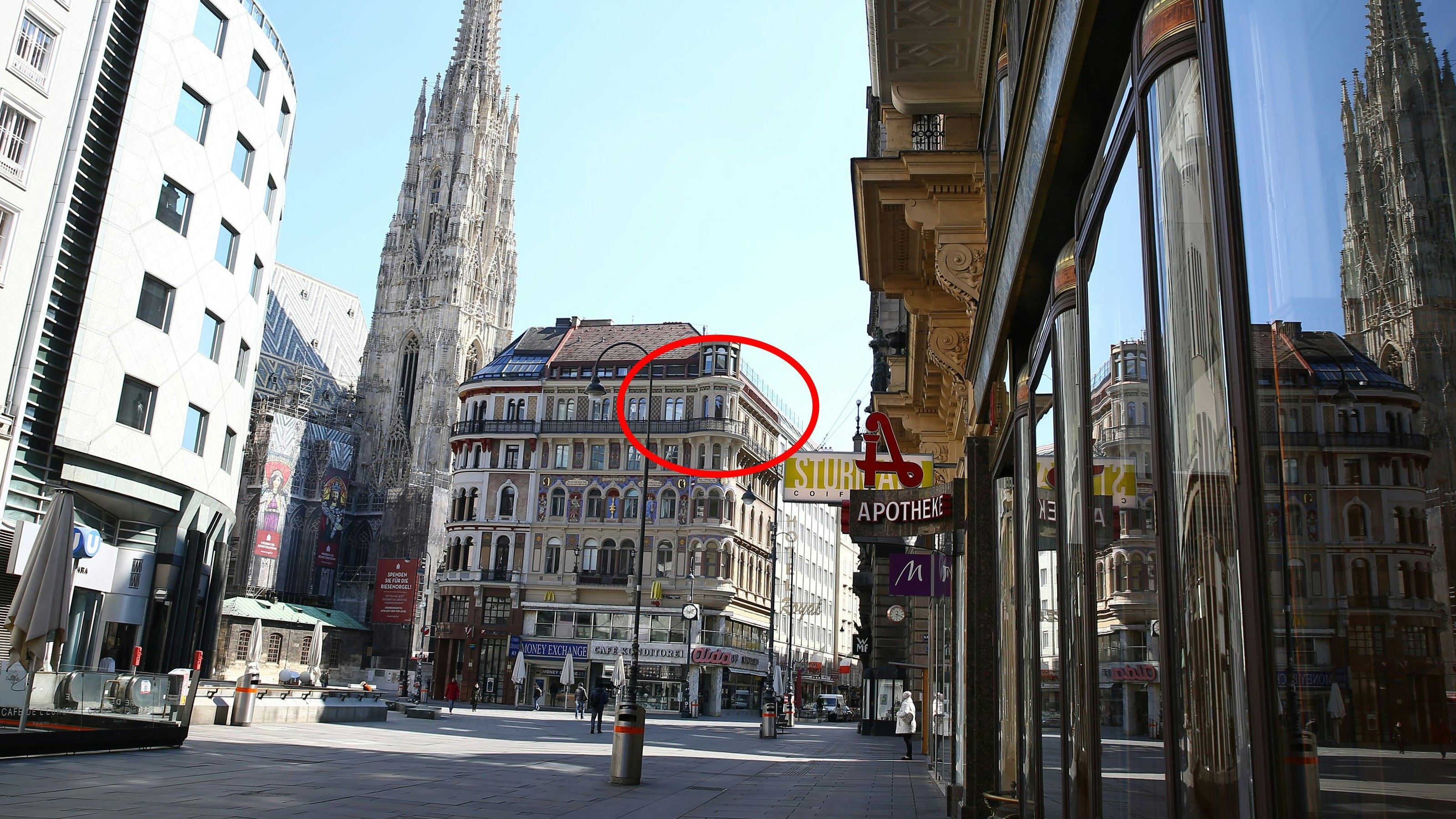 Im roten Kreis befindet sich das Mietobjekt mit Balkon mit Blick auf den Graben.