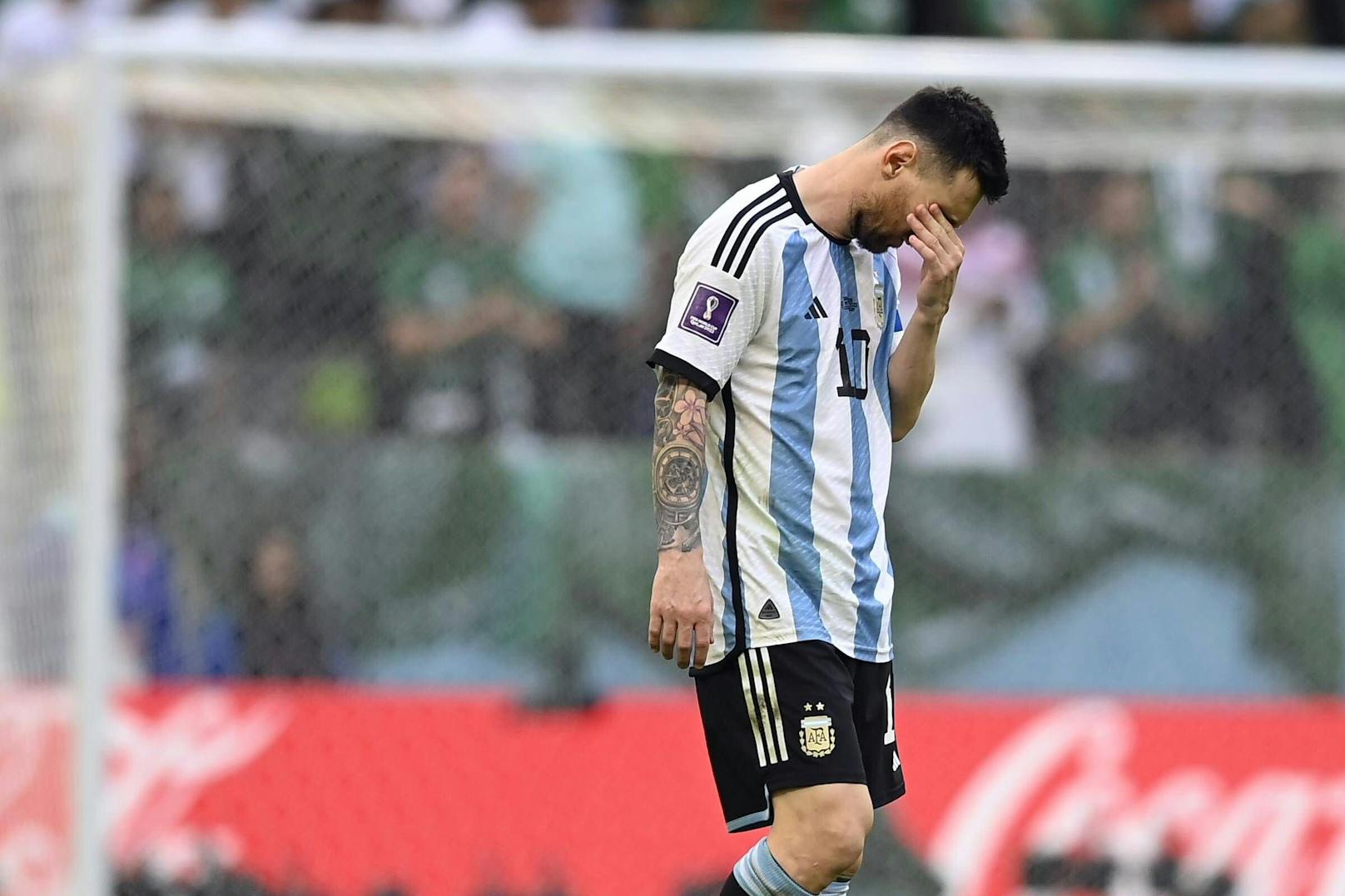 Lionel Messi kassiert mit Argentinien die Auftaktpleite. 