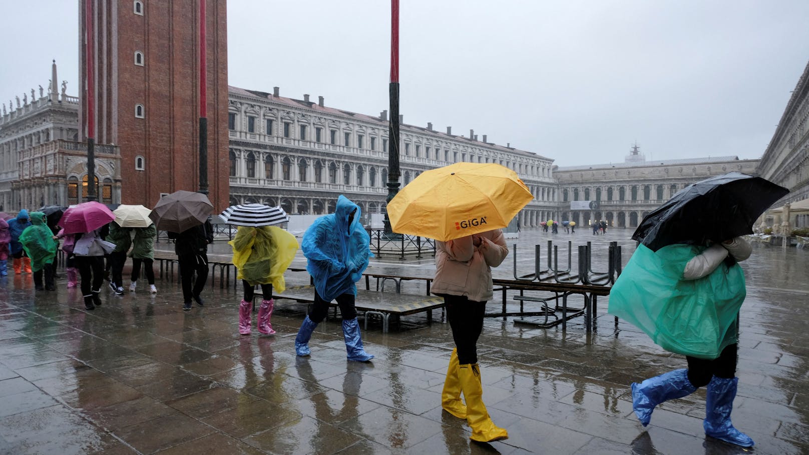 Ohne den Flutschutz wären rund 80 Prozent der Fußgängerwege in Venedig überflutet.