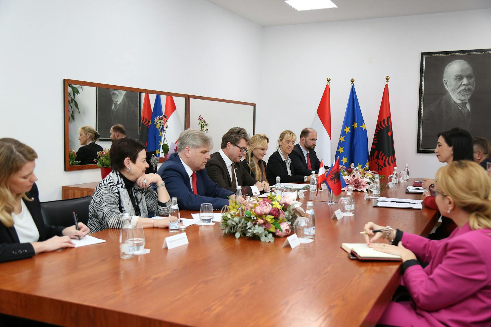 "Österreichs Auslandsschulen sind ein Erfolgsprojekt", betont der ÖVP-Minister bei seiner Auslandsreise in Albanien.