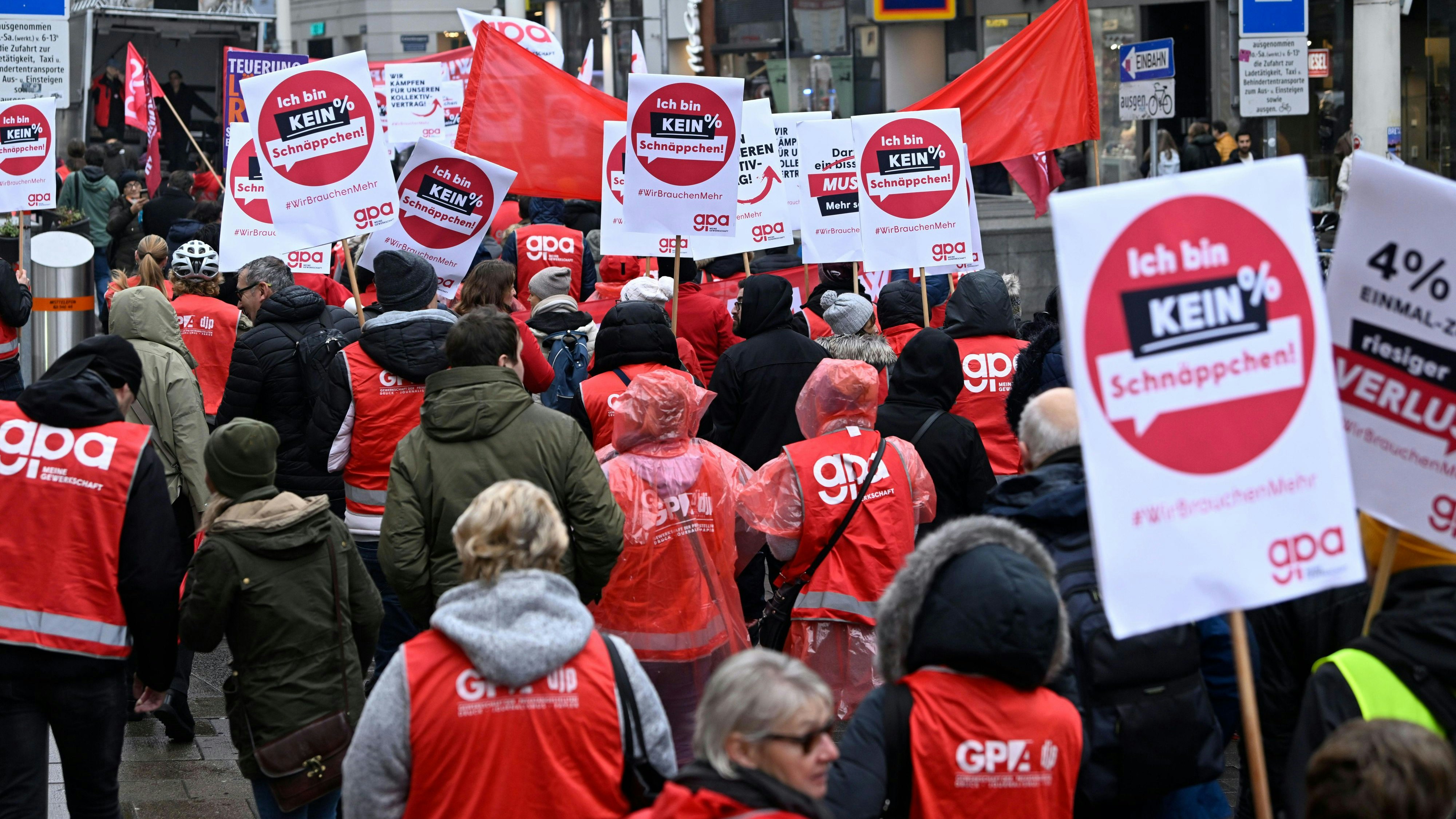 430.000 Beschäftigte im Handel warten auf neue Kollektivverträge.