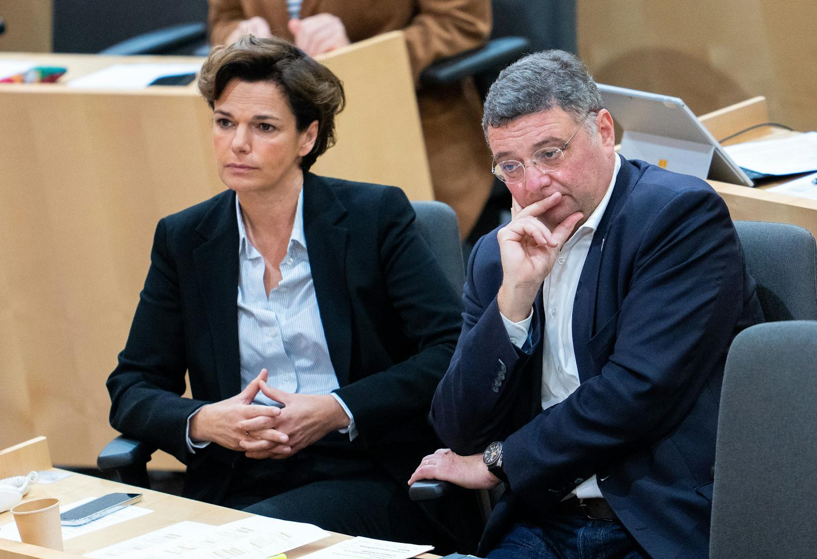 SPÖ-Abgeordneter Jörg Leichtfried und SPÖ-Chefin Pamela Rendi-Wagner im Nationalrat am 18. November 2022.