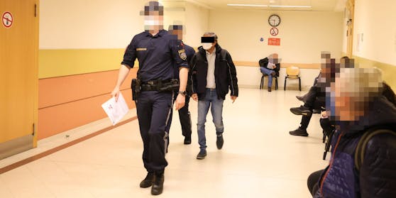 Der kleingewachsene Mann am Mittwoch vor Gericht in Wien