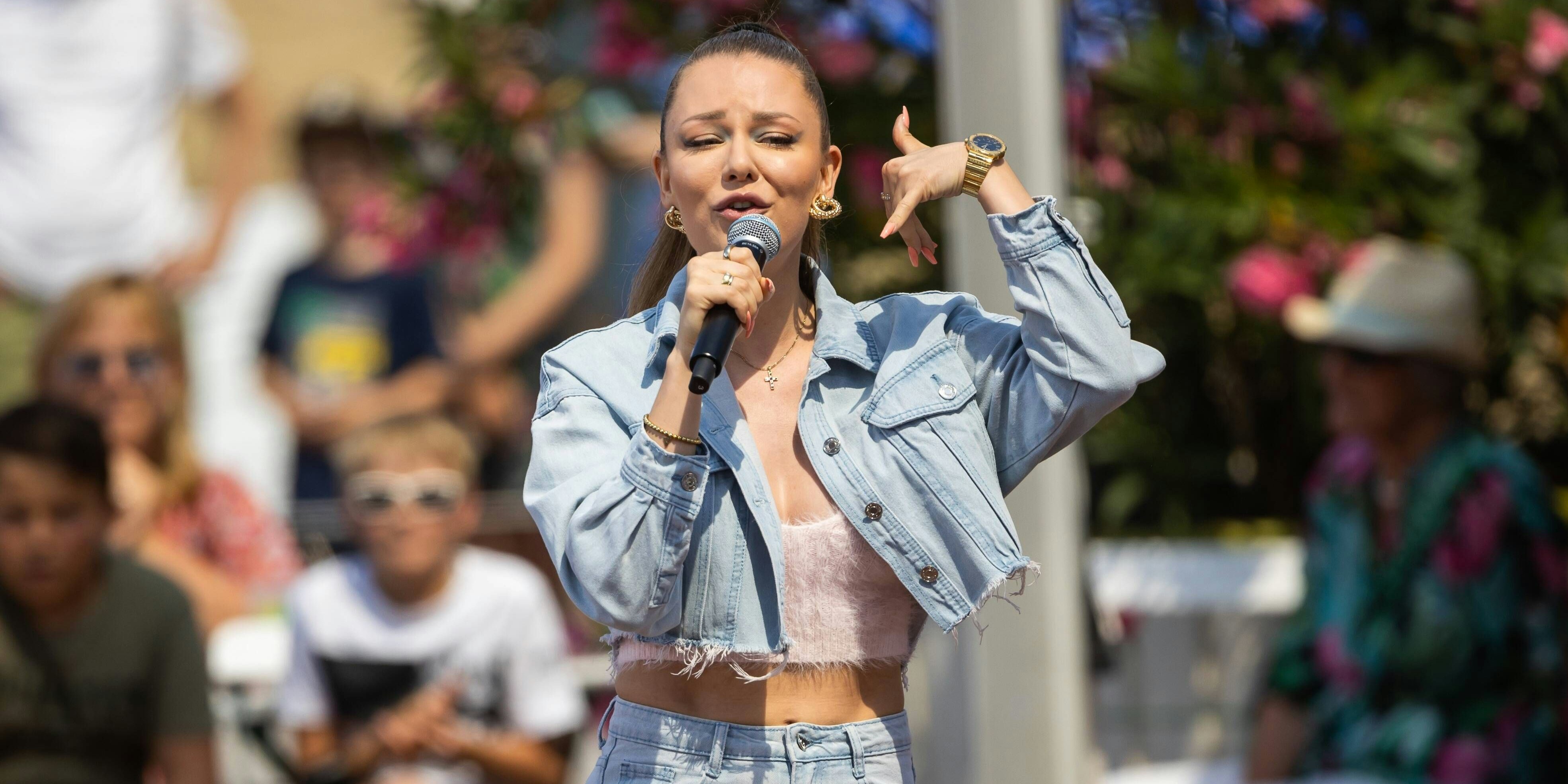 Was ist nur los bei der hübschen Tochter von Jürgen Drews? 