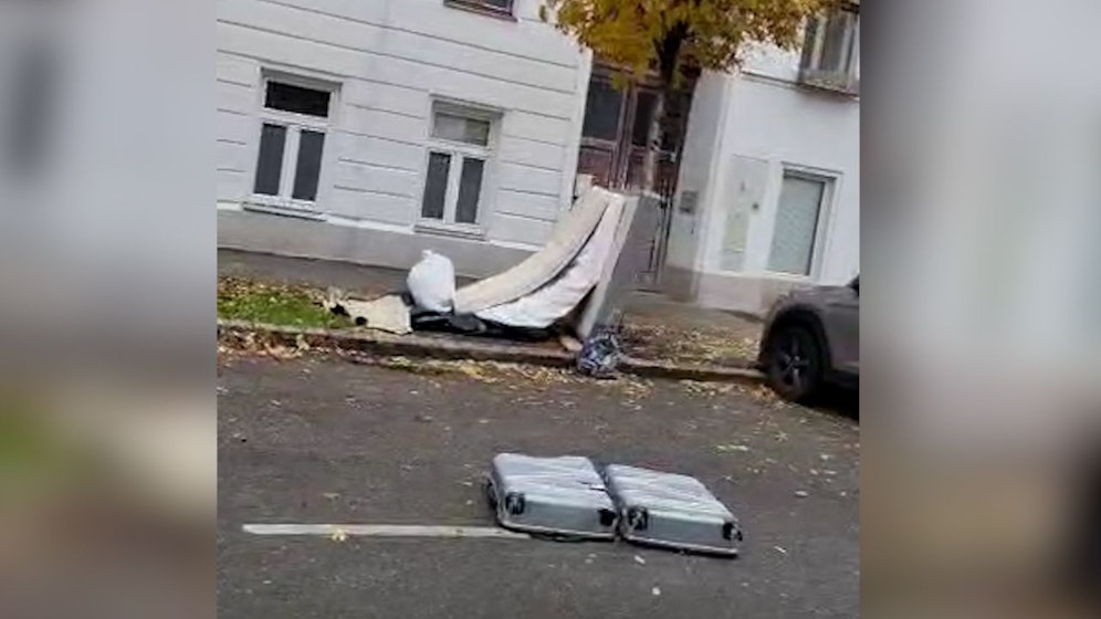 Um sich den Weg zu sparen, warf der Simmeringer seine Gegenstände scheinbar auf die Straße.