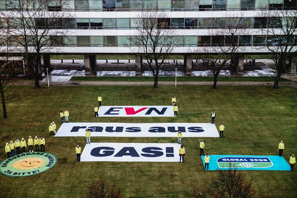 Protest von Umweltschützern vor EVN-Zentrale