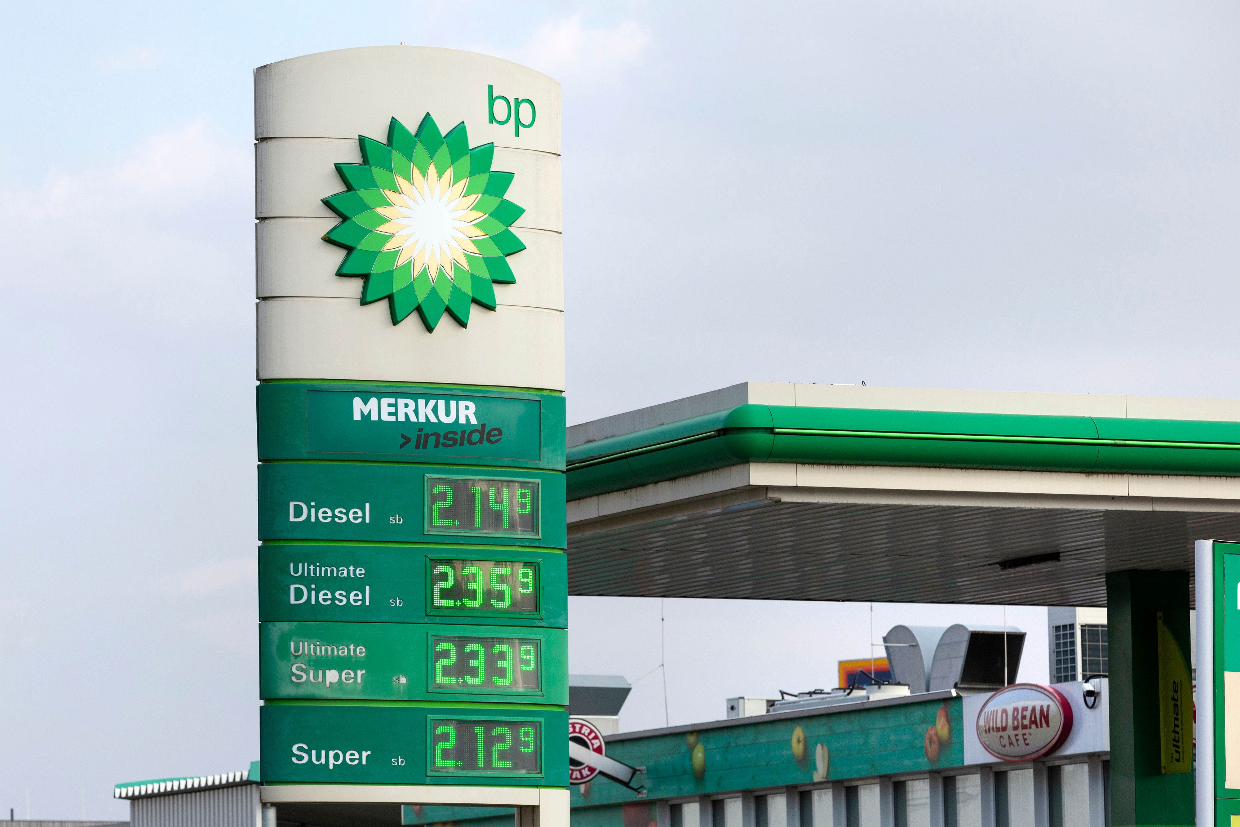 Die Wirtschaft wehrt sich nun geschlossen gegen die CO2-Bepreisung, die auch die Spritpreise explodieren lässt.