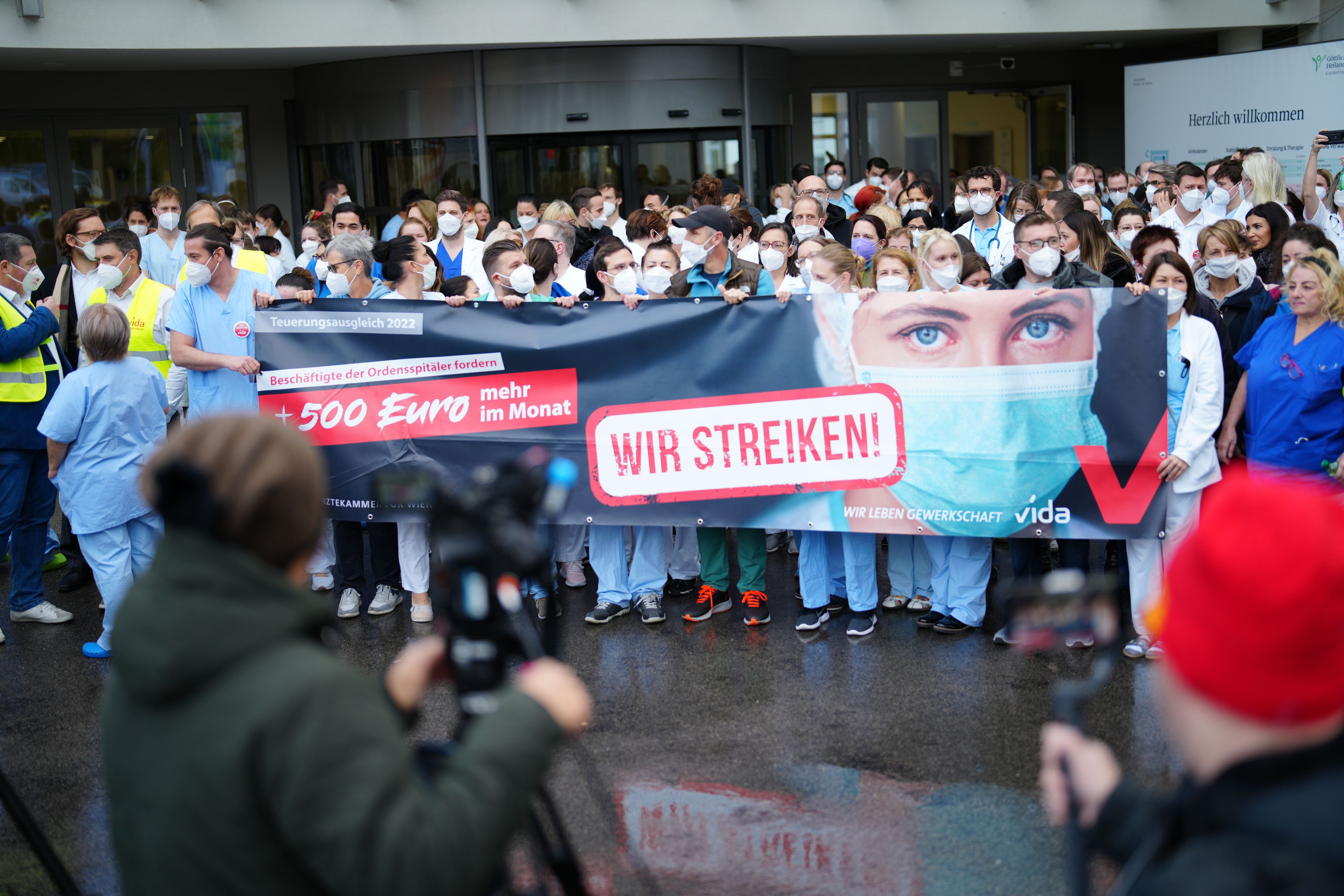 Streikendes Krankenhauspersonal beim Krankenhaus 