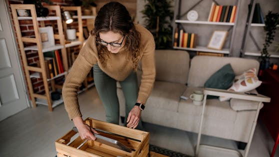 Mit einer simplen Aufräum-Methode wirkt deine Wohnung gleich viel ordentlicher.