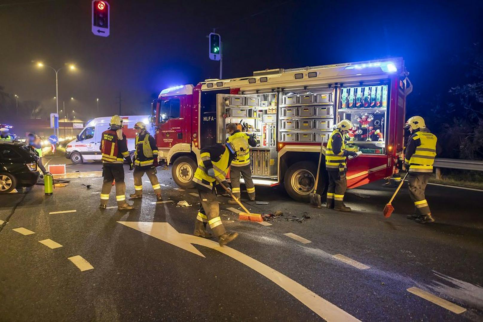 Im Kreuzungsbereich zwischen B3 und B37 in Krems passierte ein schwerer Unfall.