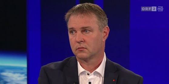 Traiskirchens Bürgermeister Andreas Babler (SPÖ) klagt in Sachen Flüchtlingsunterbringung an.