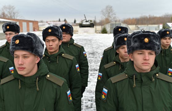 Mobilisierte Russen aus der sibirischen Stadt Omsk. Aufgenommen am 10. November 2022.