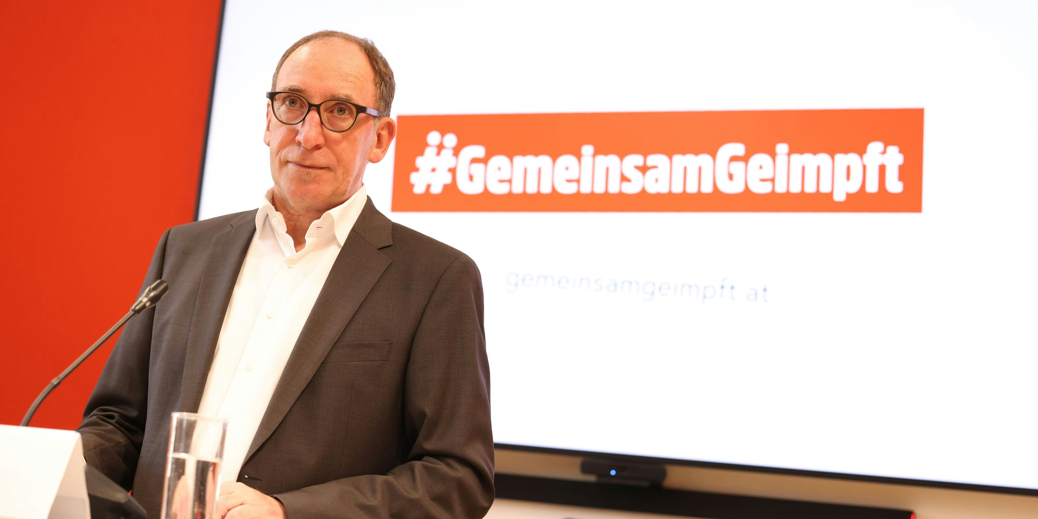 Rund 240.000 Österreich sollen derzeit mit der Grippe oder grippeähnlichen Erkrankungen infiziert sein. Gesundheitsminister Johannes Rauch ruft zum Impfen auf.