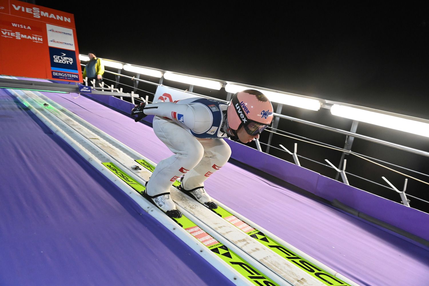 Stefan Kraft beim Skisprung-Saisonauftakt im polnischen Wisla, gelandet wurde auf Matten. 
