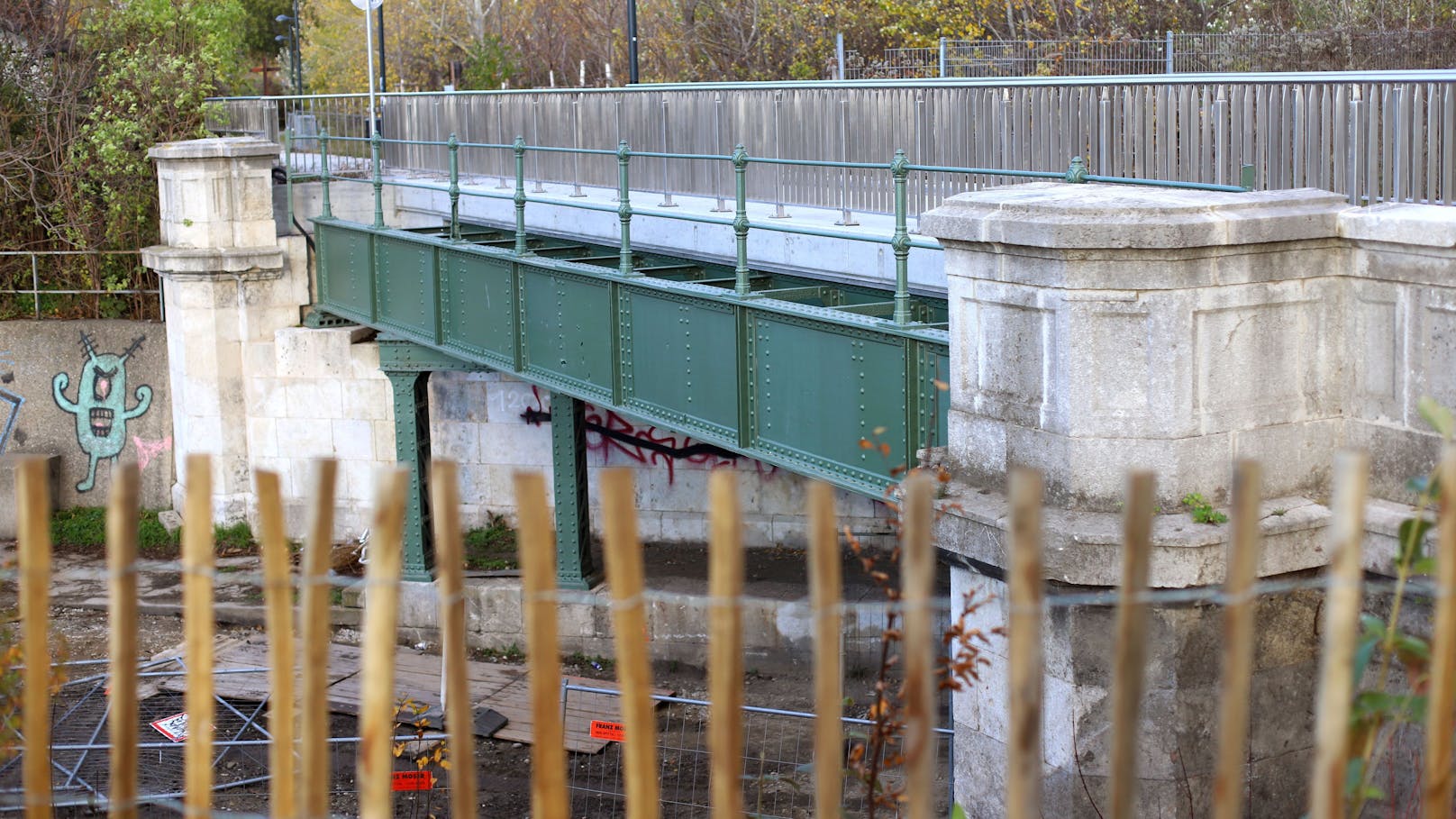 Im Bereich der historischen Bahnbrücke ist ein beeindruckender Aussichtspunkt entstanden.&nbsp;