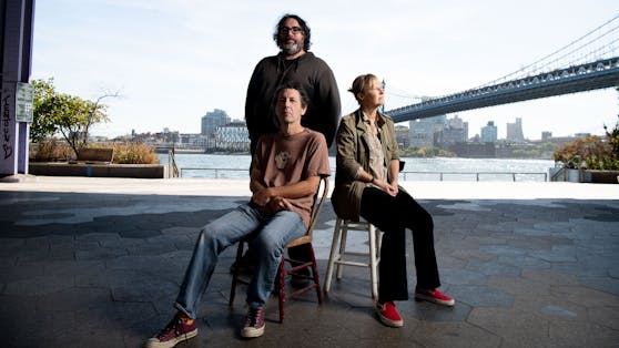 Yo La Tengo: Ira Kaplan (Gitarre, Klavier, Gesang), Georgia Hubley (Schlagzeug, Klavier, Gesang) und James McNew (Bass, Gesang).