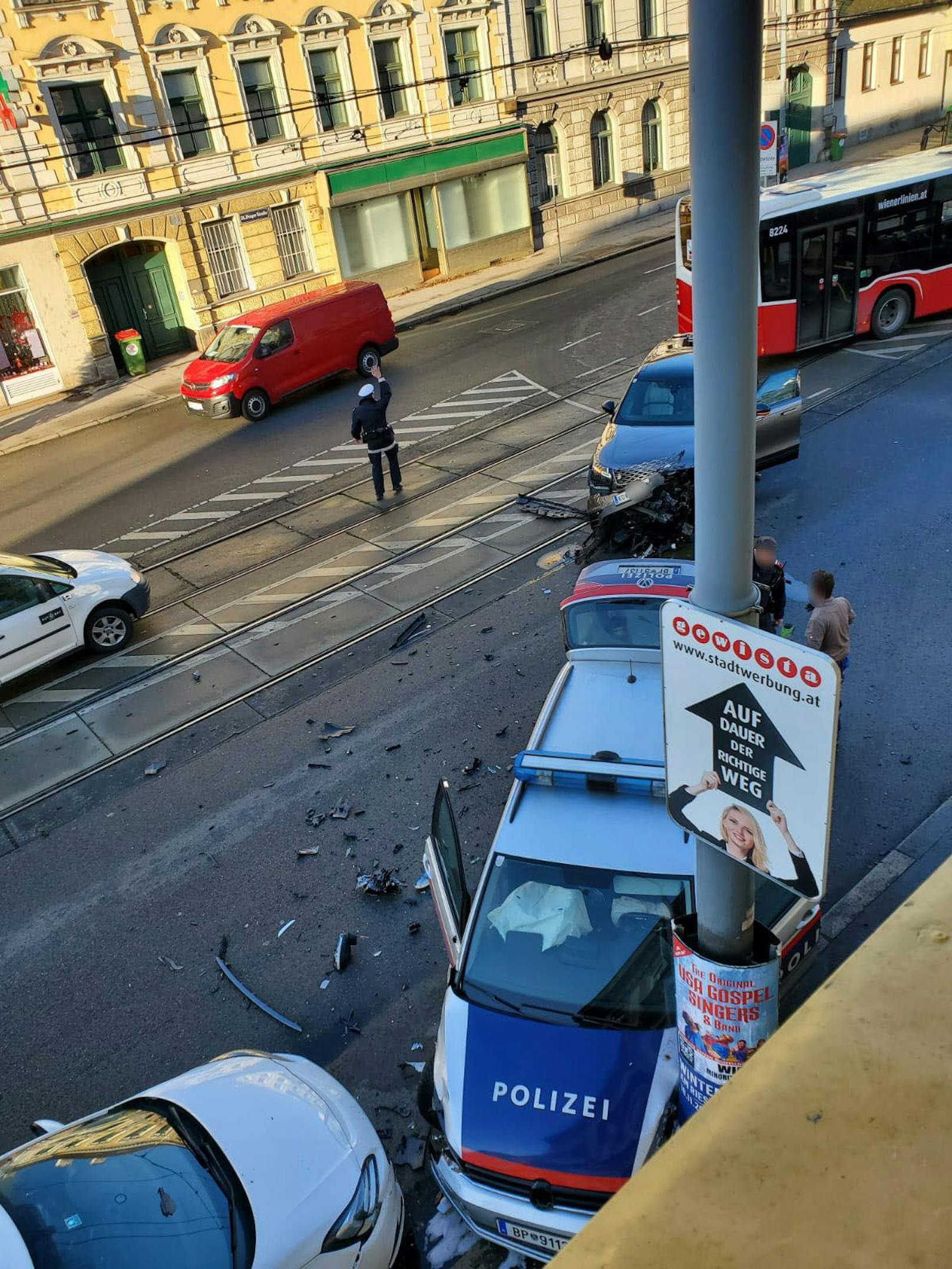 Auf der Pragerstraße kollidierten die Polizisten mit dem SUV-Lenker