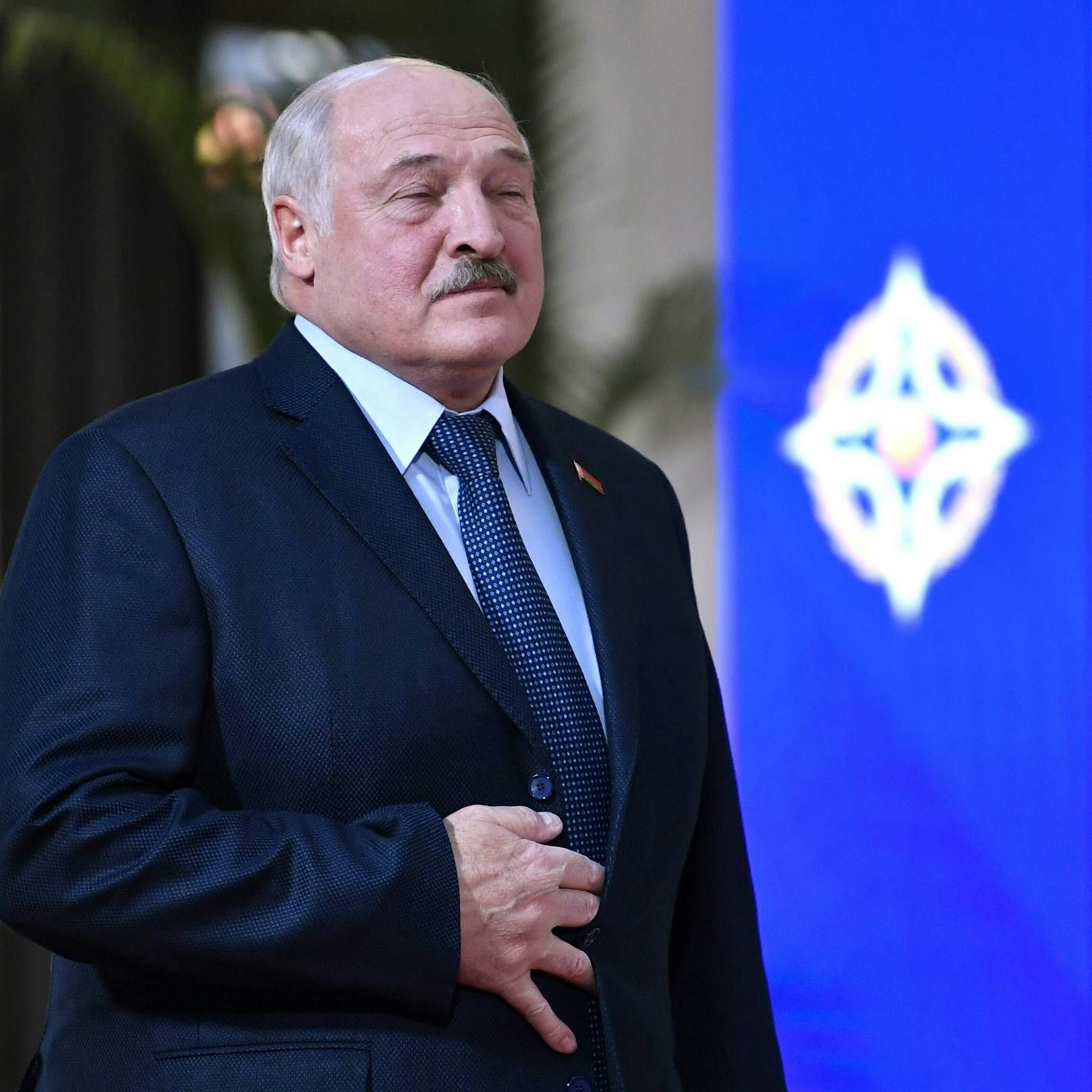 Der belarussische Staatschef Alexander Lukaschenko sagte vor laufenden Kameras, dass die Sicherheit der Vertragsstaaten vom Ausgang des Ukraine-Kriegs abhänge.