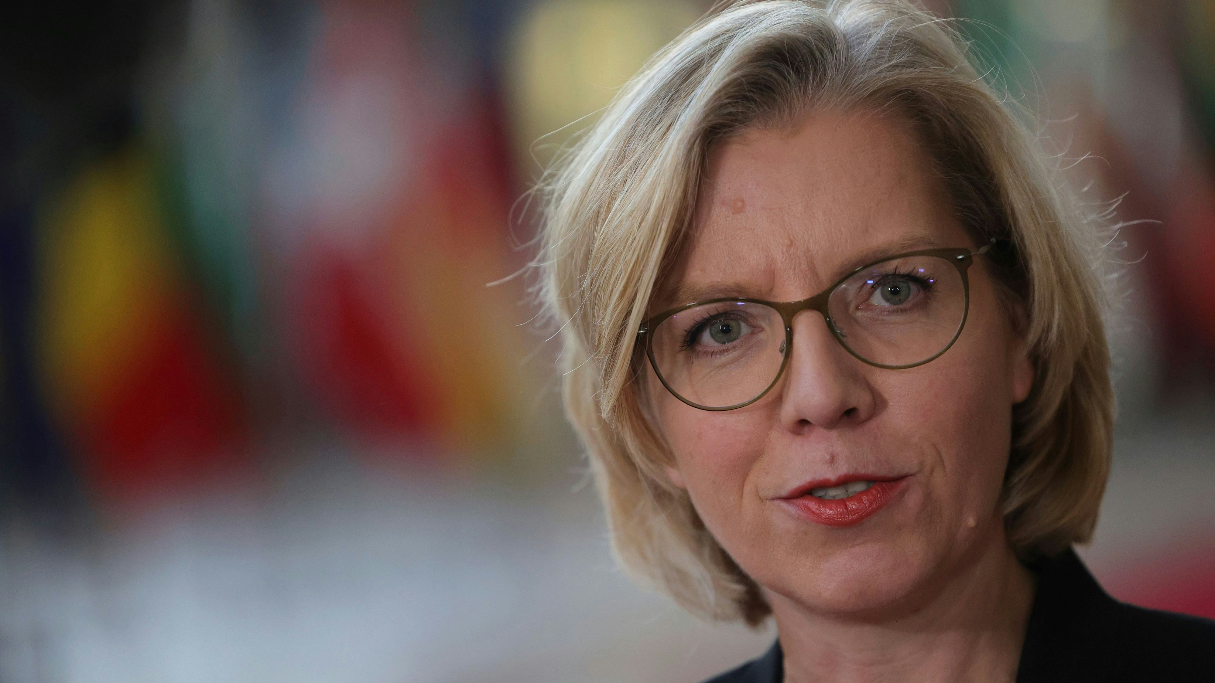 Download von www.picturedesk.com am 25.11.2022 (08:44).  Austria's Minister of Climate Action and Energy Leonore Gewessler speaks with the press prior to attend a meeting of EU energy ministers at an extraordinary energy council in Brussels, Thursday, Nov. 24, 2022. (AP Photo/Olivier Matthys) - 20221124_PD1282 - Rechteinfo: Rights Managed (RM)
