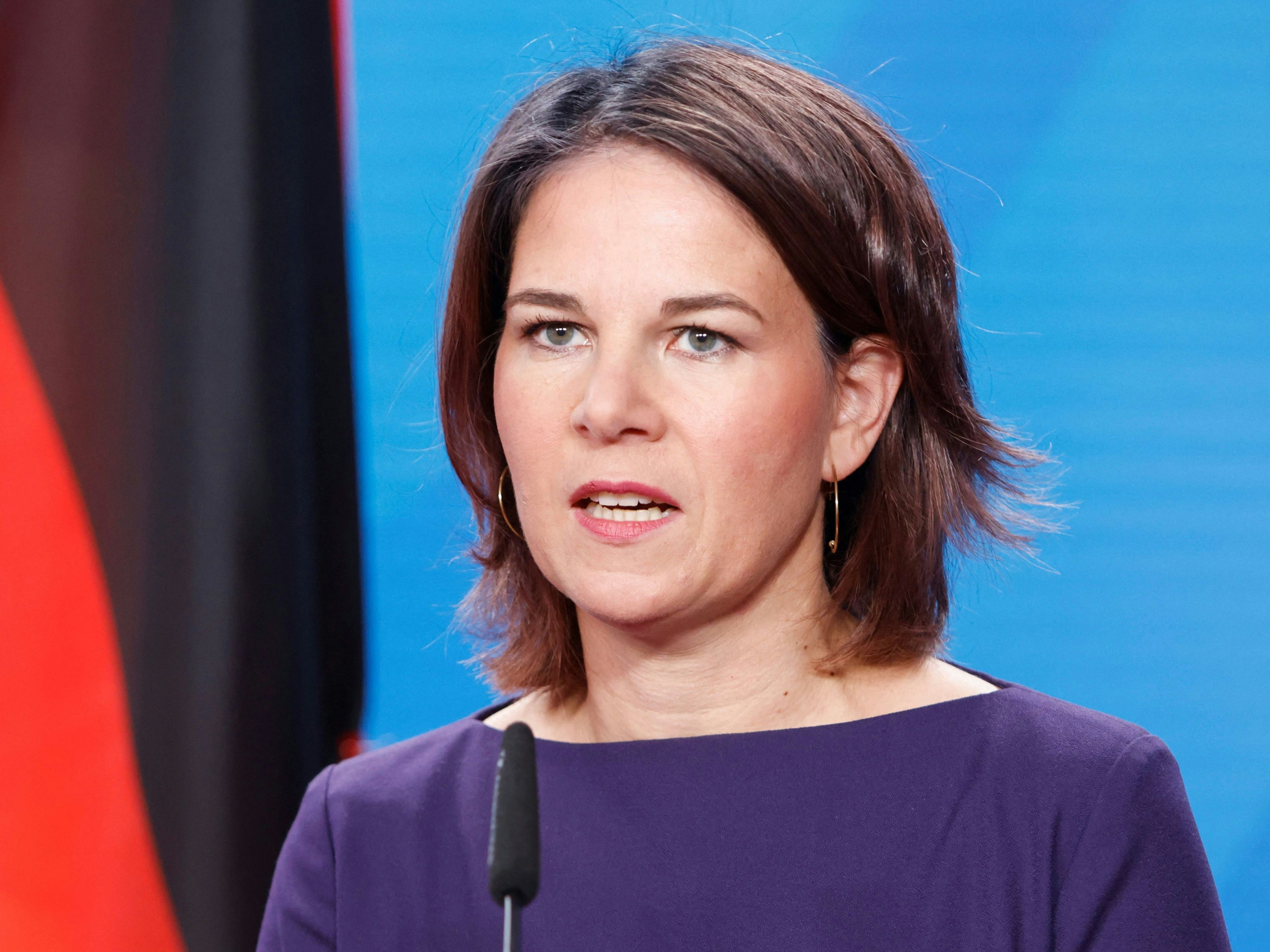 Die deutsche Außenministerin Annalena Baerbock wurde zum Ziel des russisch-schweizerischen Hassnachrichten-Verfasser.