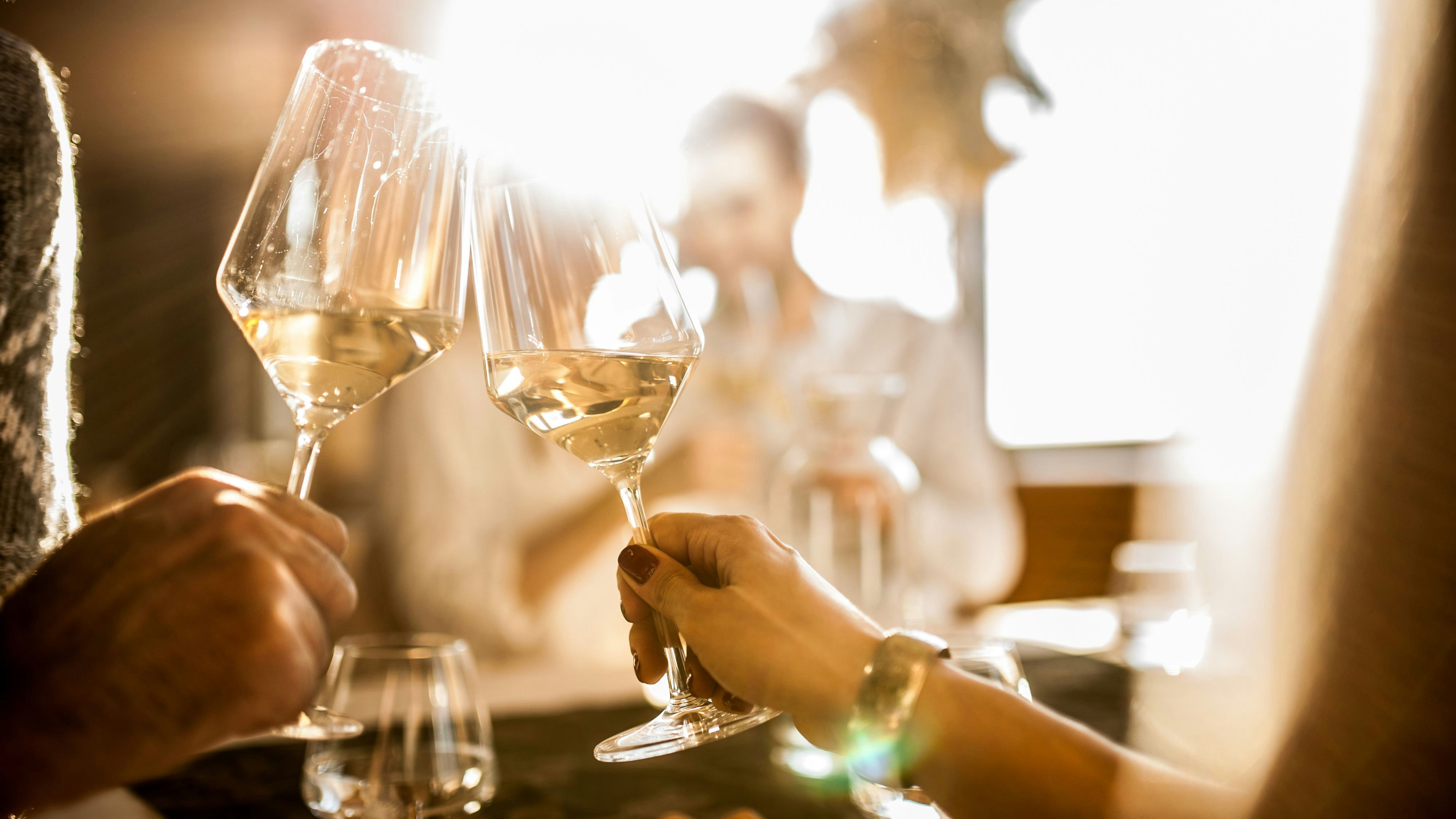 Manche Lebensmittel beeinflussen den Geschmack von Wein, weshalb du sie vor einer Verkostung meiden solltest.