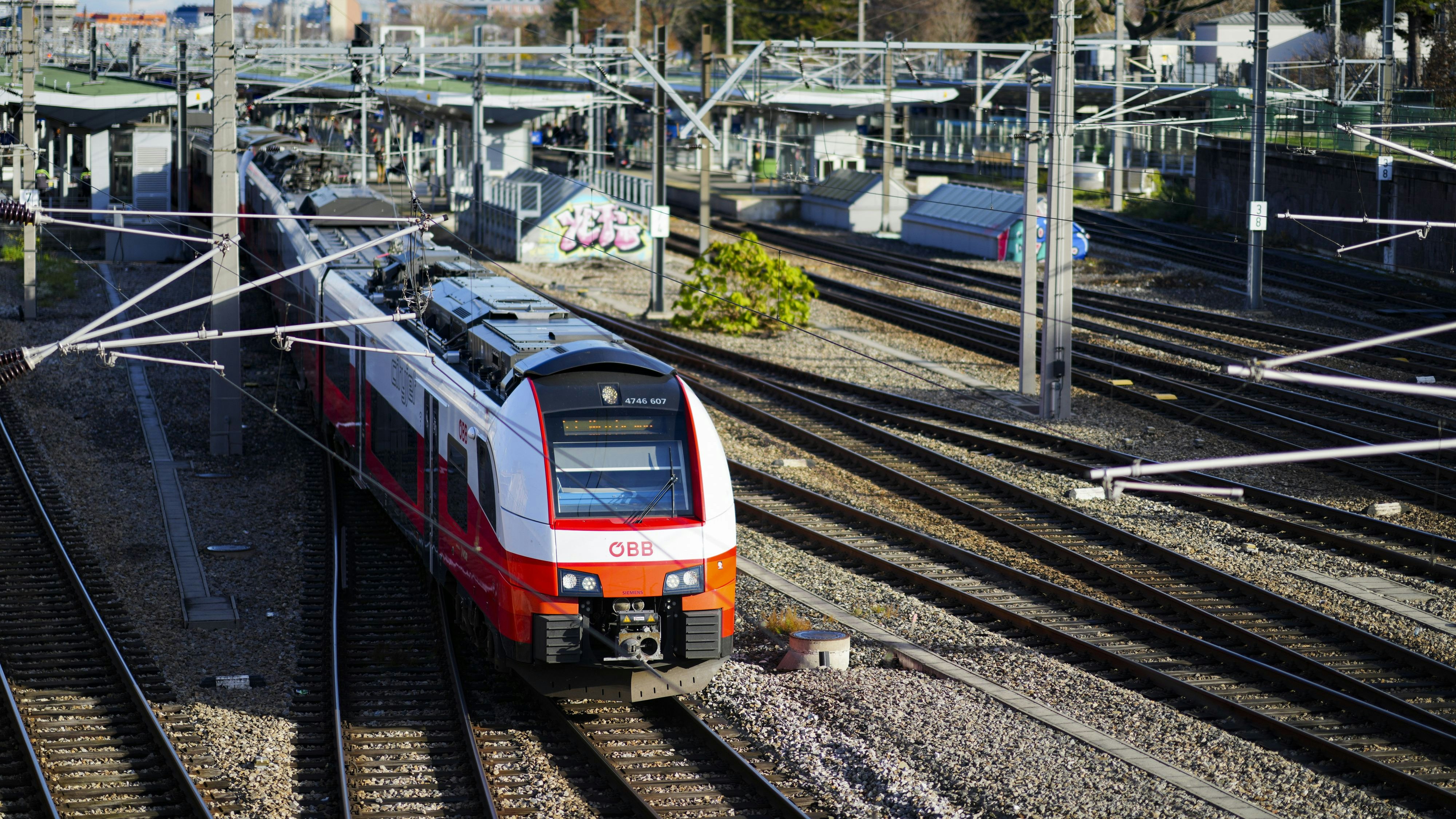 Können sich Gewerkschaft und Arbeitgebervertreter nicht einigen, werden am Montag 24 Stunden lang die Züge stillstehen..