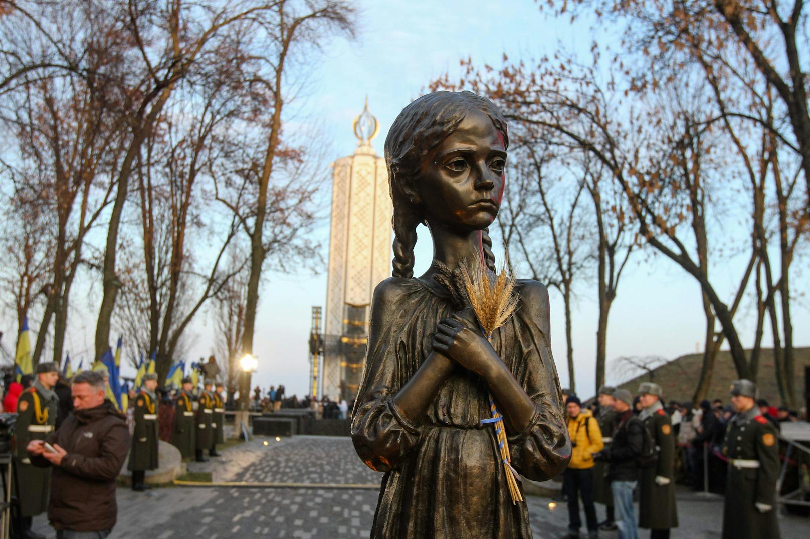 Bilder vergangener Holodomor-Gedenktage in der Ukraine.