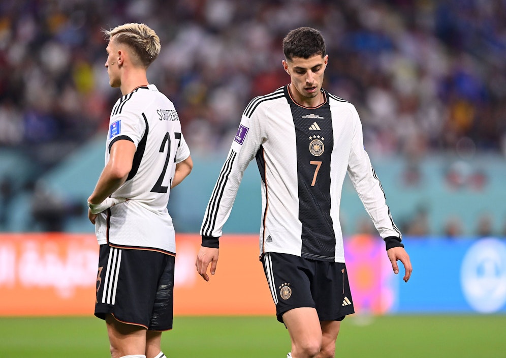 Kai Havertz und Co. setzten sich zu eineR Krisen-Besprechung zusammen. 