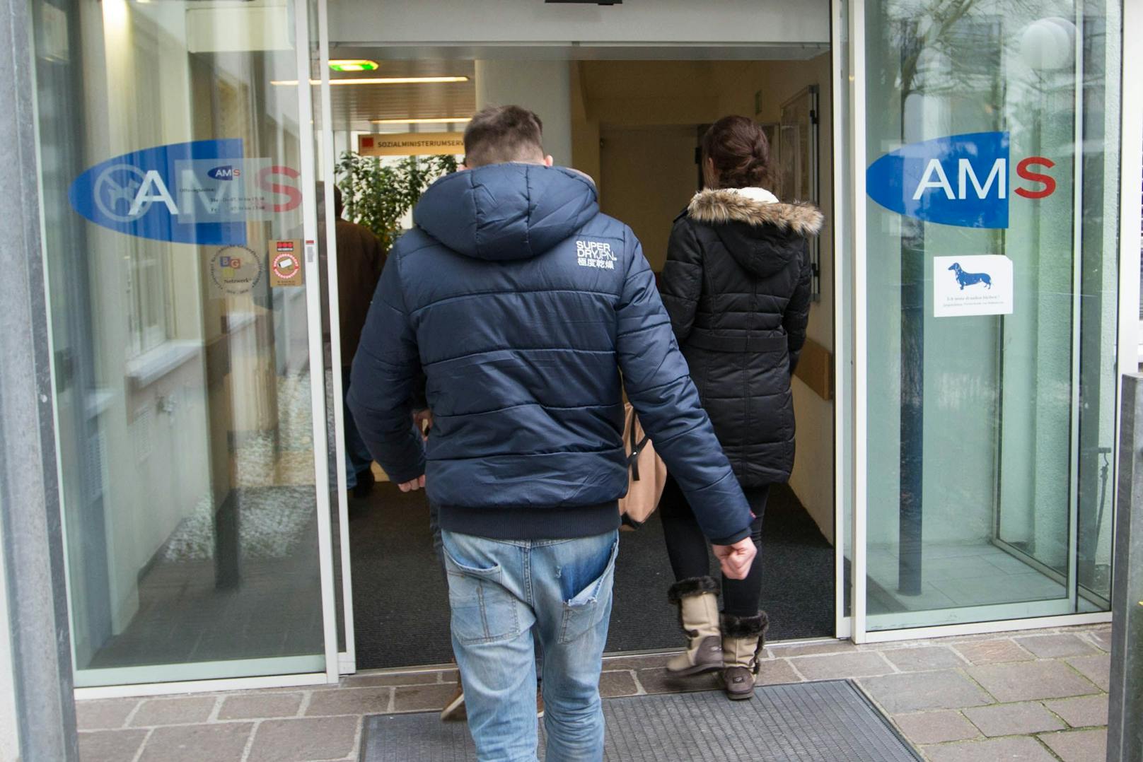 So viele Menschen erhalten in Österreich gerade AMS-Geld