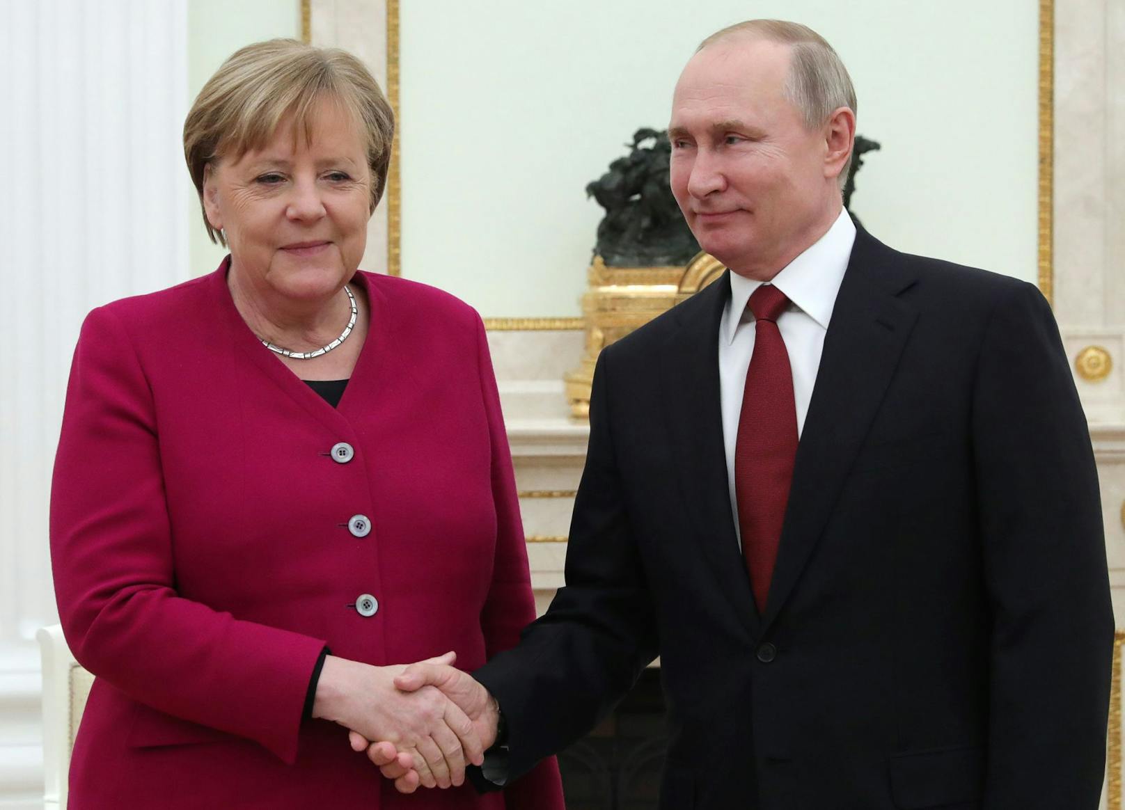 Die deutsche Ex-Kanzlerin Angela Merkel und Russland Präsident Wladimir Putin bei einem Treffen 2020 in Moskau.