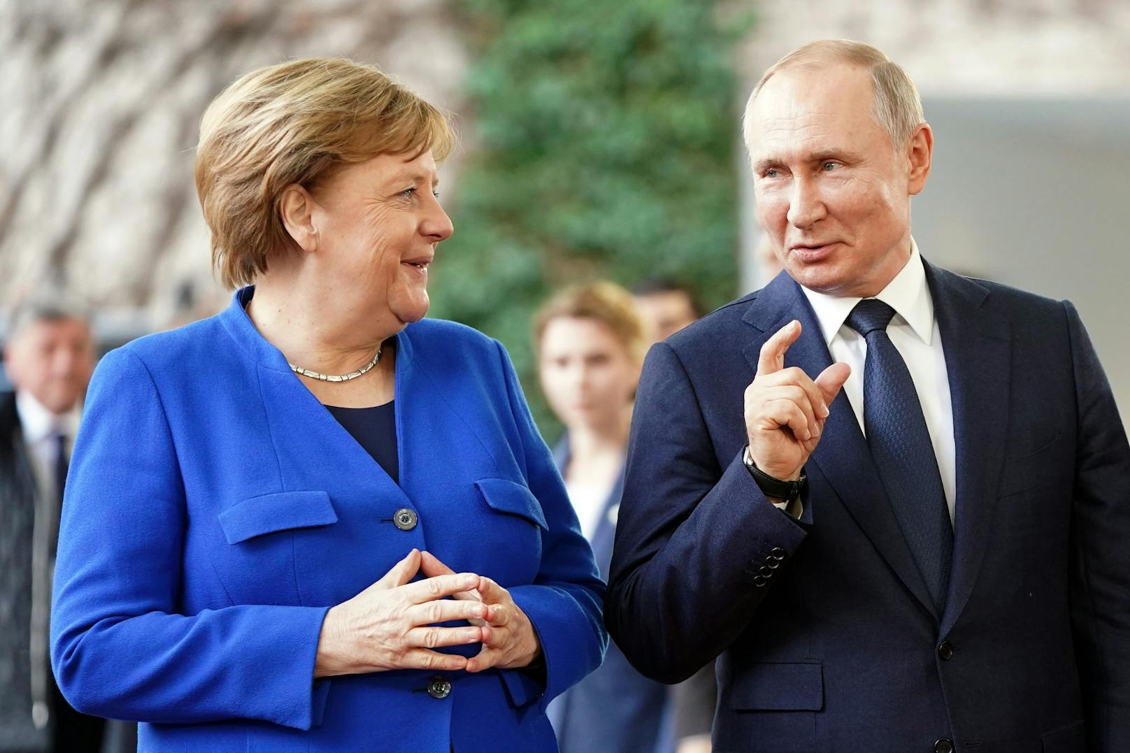 Die deutsche Ex-Bundeskanzlerin hat im "Spiegel" von der Machtlosigkeit gegenüber Russlands Präsidenten Putin am Ende ihrer Amtszeit berichtet.