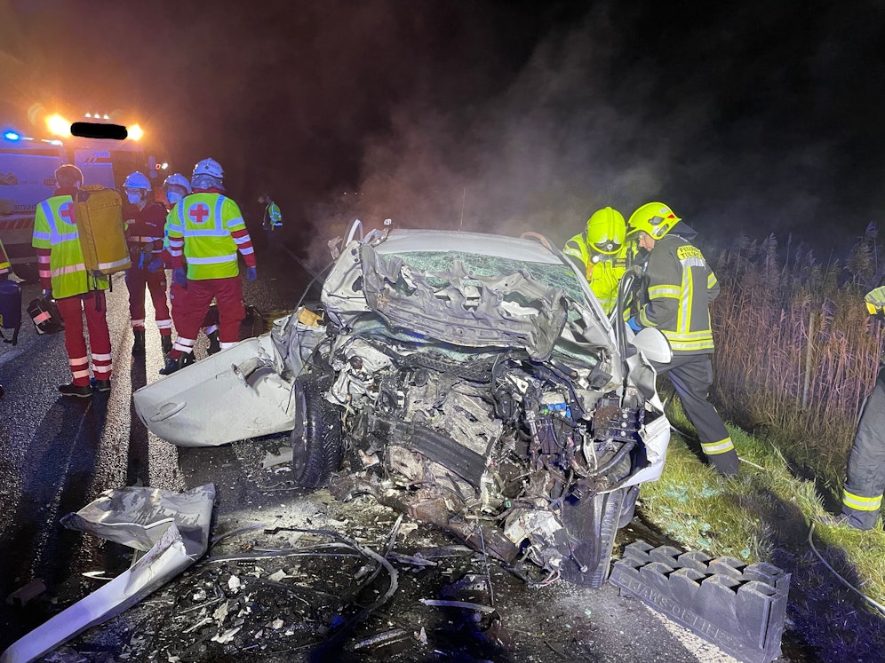 Unfall bei Tulln: Einsatzkräfte vor Ort.