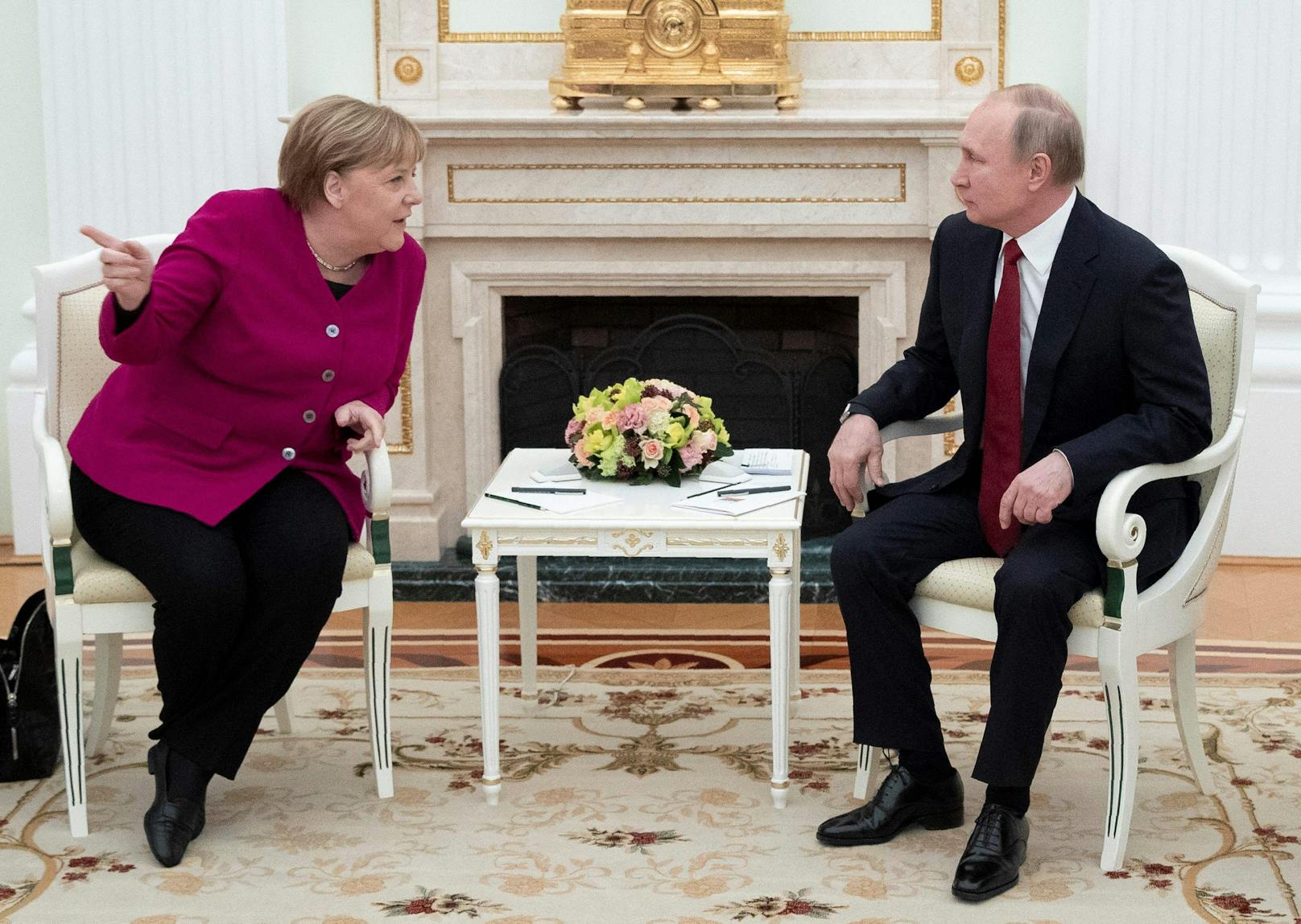 Merkel habe festgestellt, dass ihre Regierung bei der Bewältigung der Konflikte, an denen Russland beteiligt war, keine Fortschritte mehr gemacht habe.